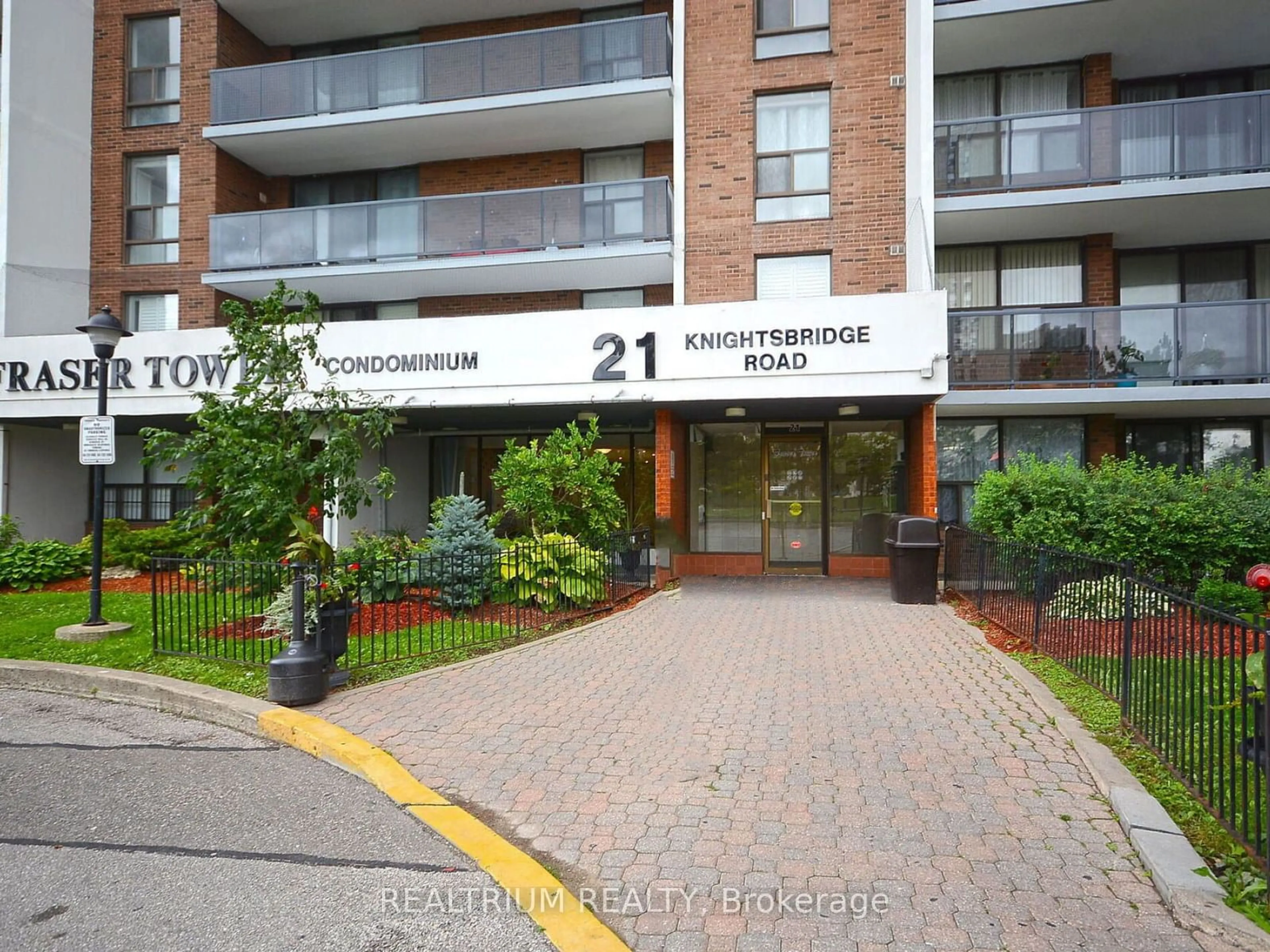 Indoor foyer for 21 Knightsbridge Rd #1209, Brampton Ontario L6T 3Y1