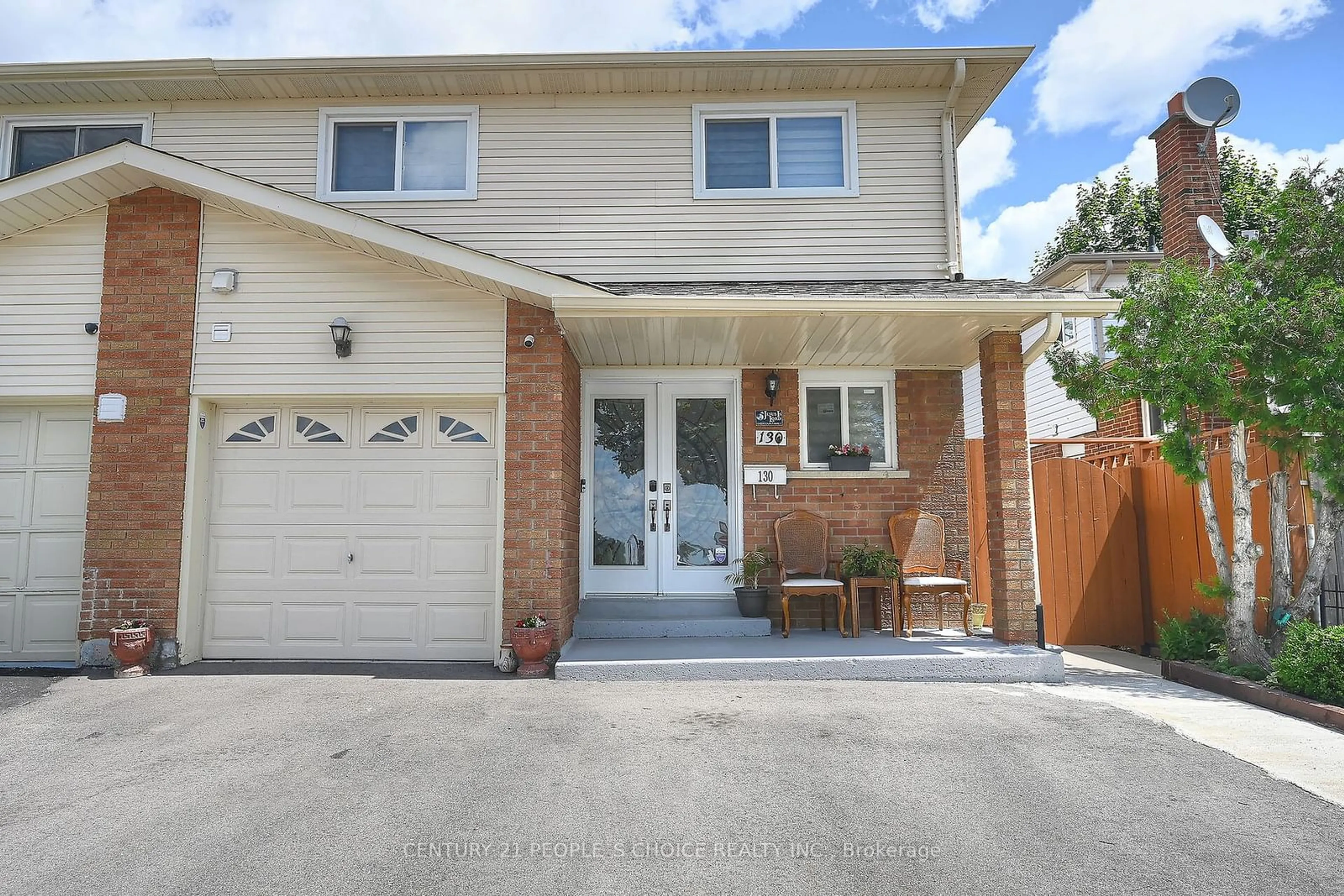 A pic from exterior of the house or condo for 130 Kingswood Dr, Brampton Ontario L6V 2W4