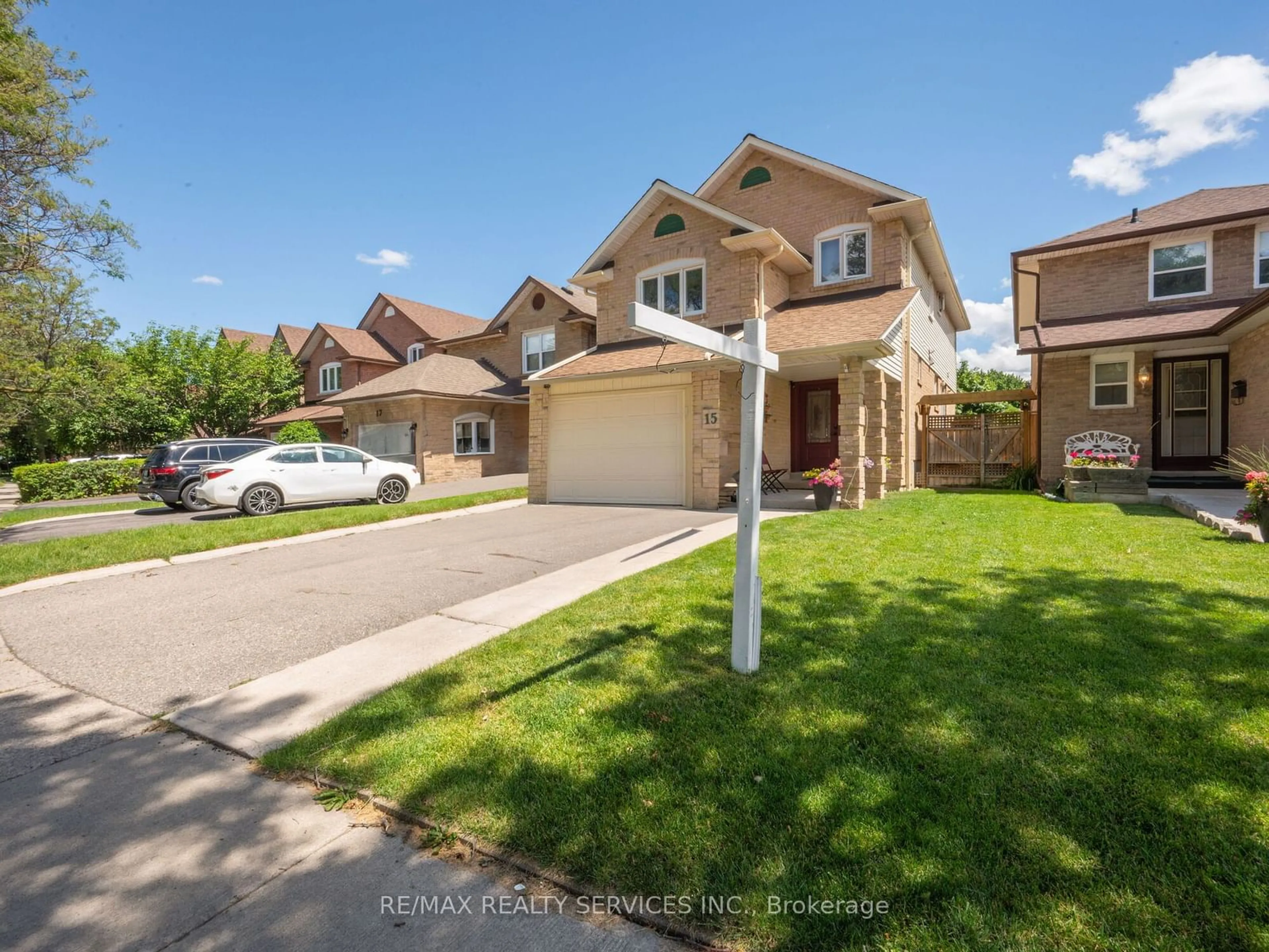 Frontside or backside of a home for 15 Garden Ave, Brampton Ontario L6X 1M4