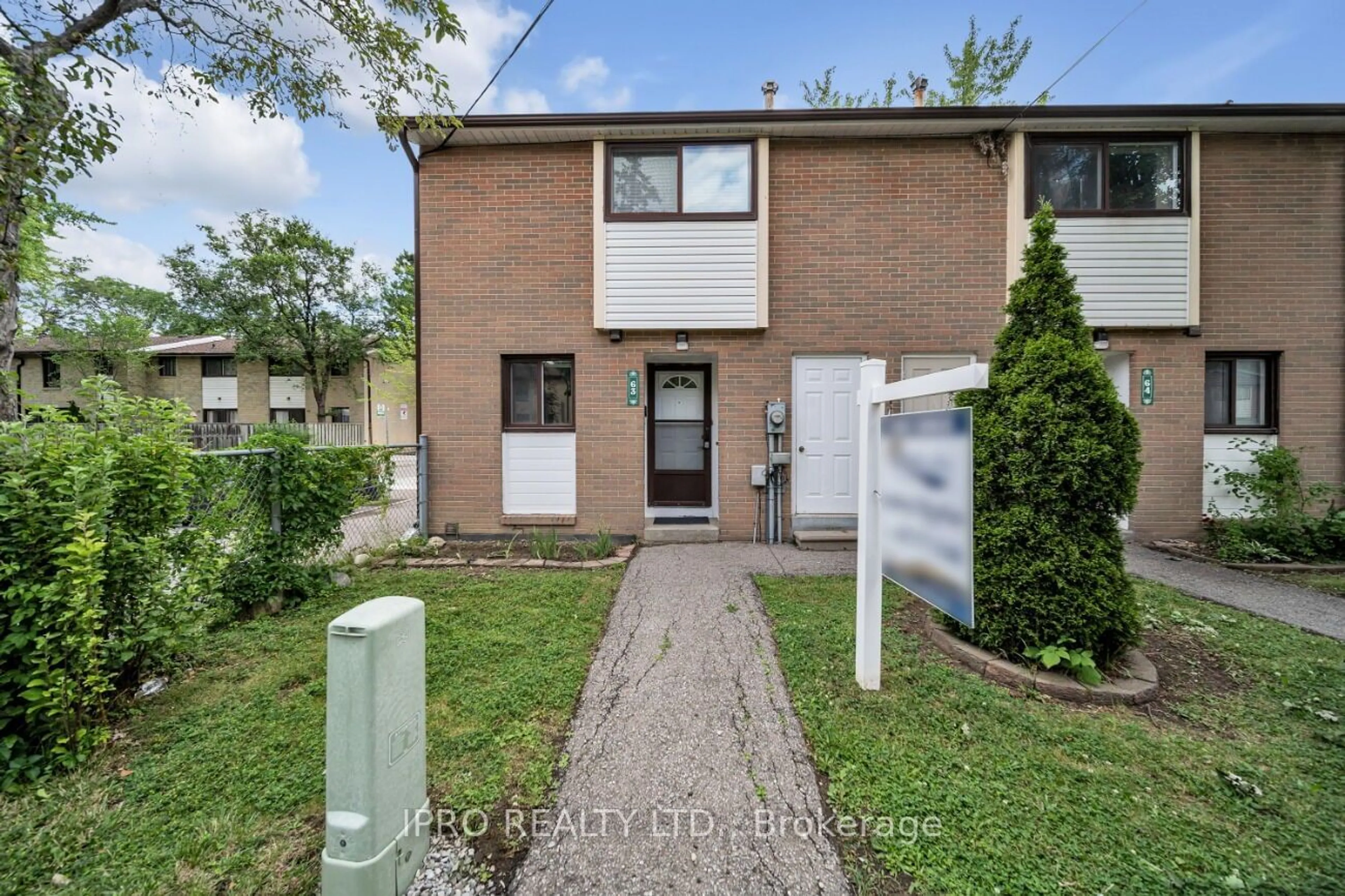 A pic from exterior of the house or condo for 63 Fleetwood Cres #92, Brampton Ontario L6T 2E5