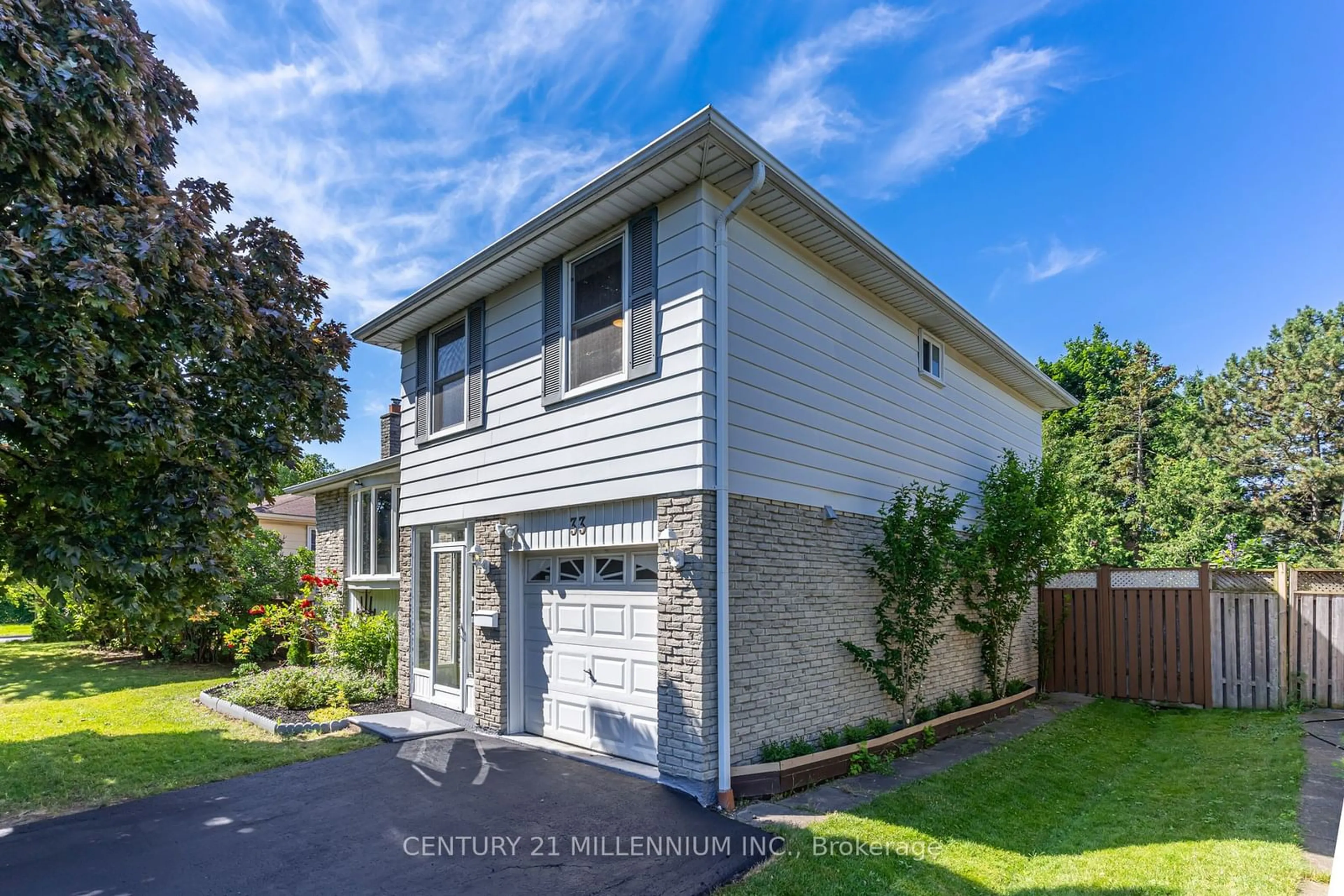Frontside or backside of a home for 33 Jefferson Rd, Brampton Ontario L6S 2G6