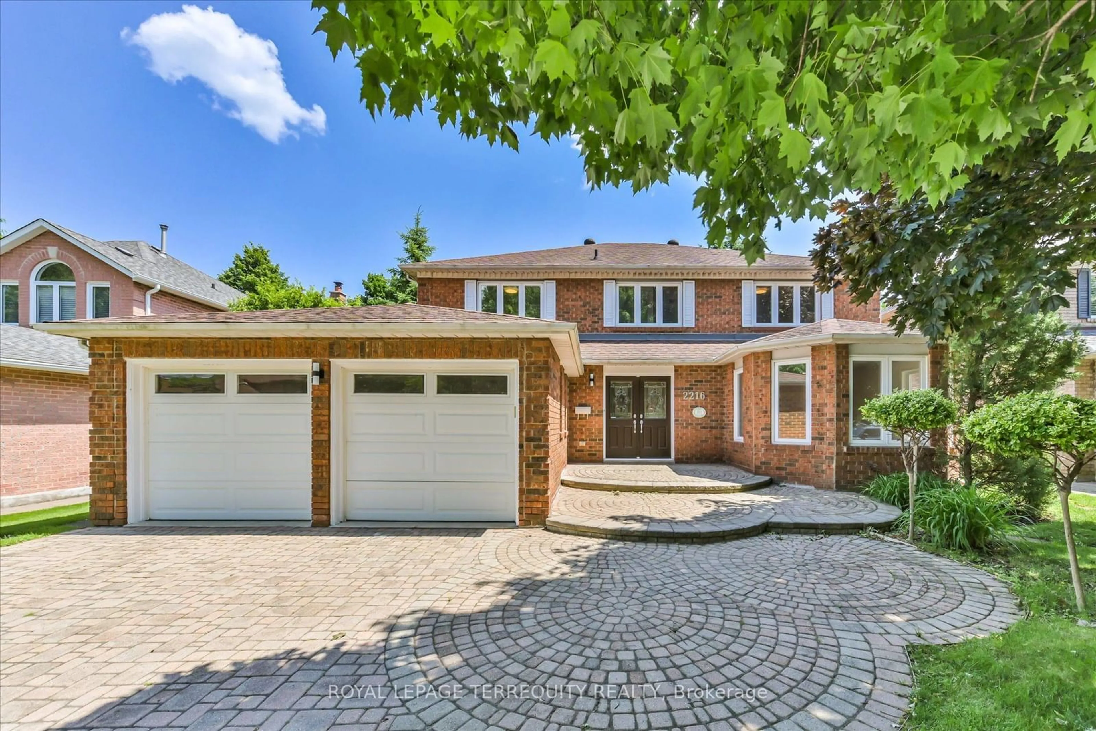 Home with brick exterior material for 2216 Dunvegan Ave, Oakville Ontario L6J 6P7