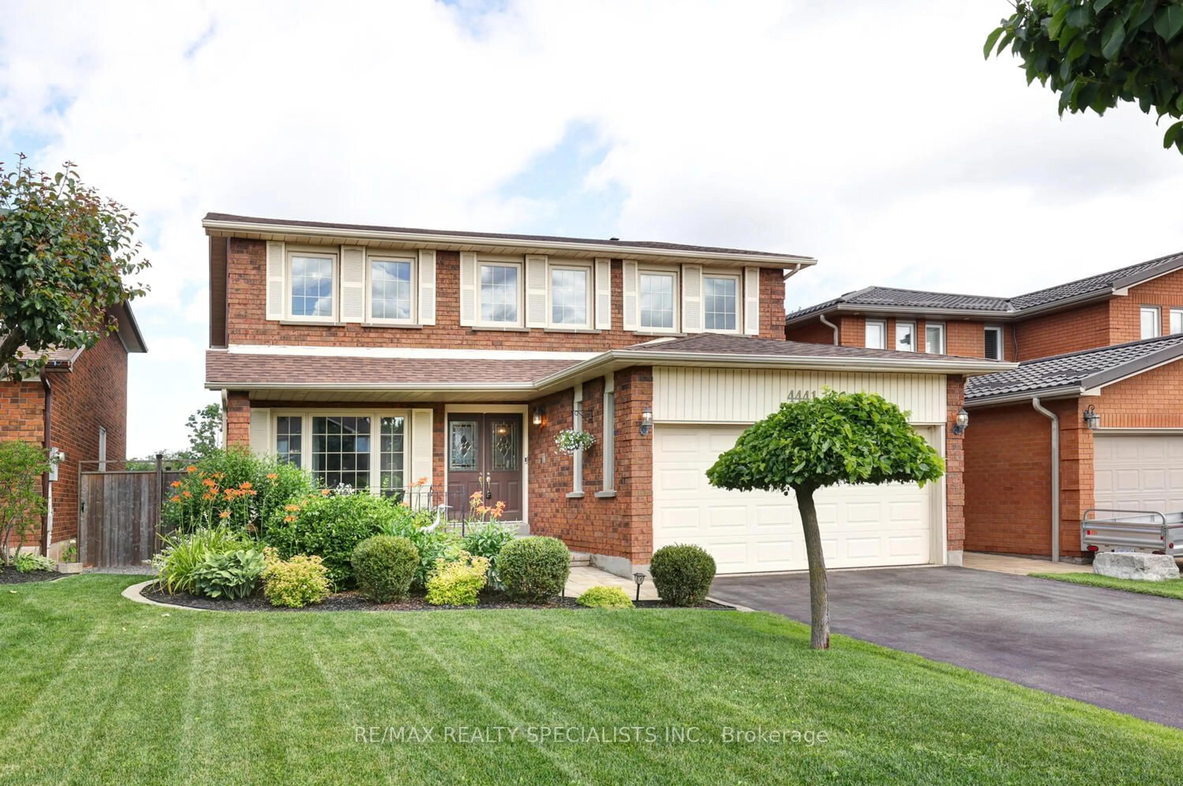 Home with brick exterior material for 4441 Sedgefield Rd, Mississauga Ontario L5M 3B6