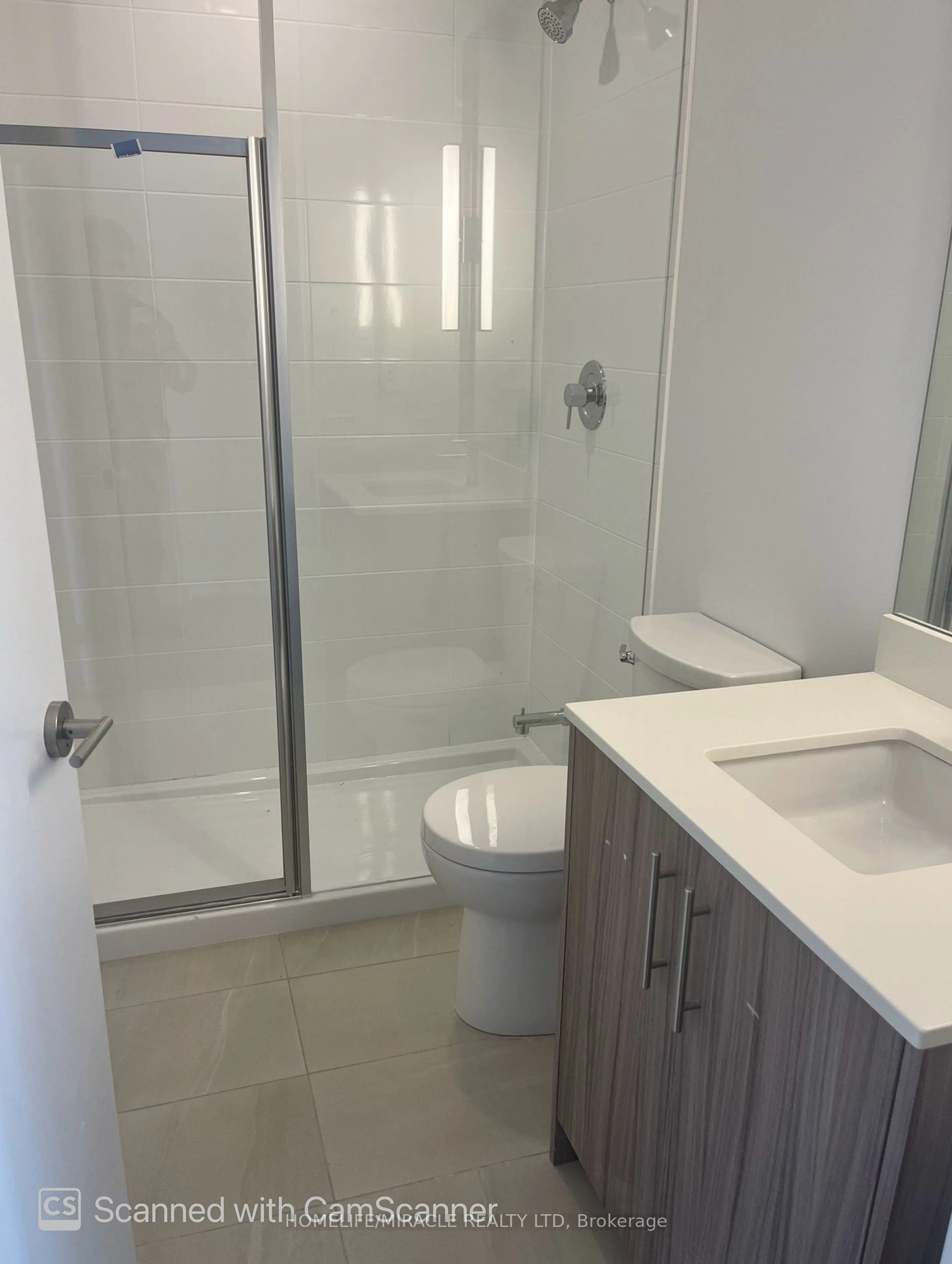 Standard bathroom for 215 Veterans Dr #610, Brampton Ontario L7A 5L6