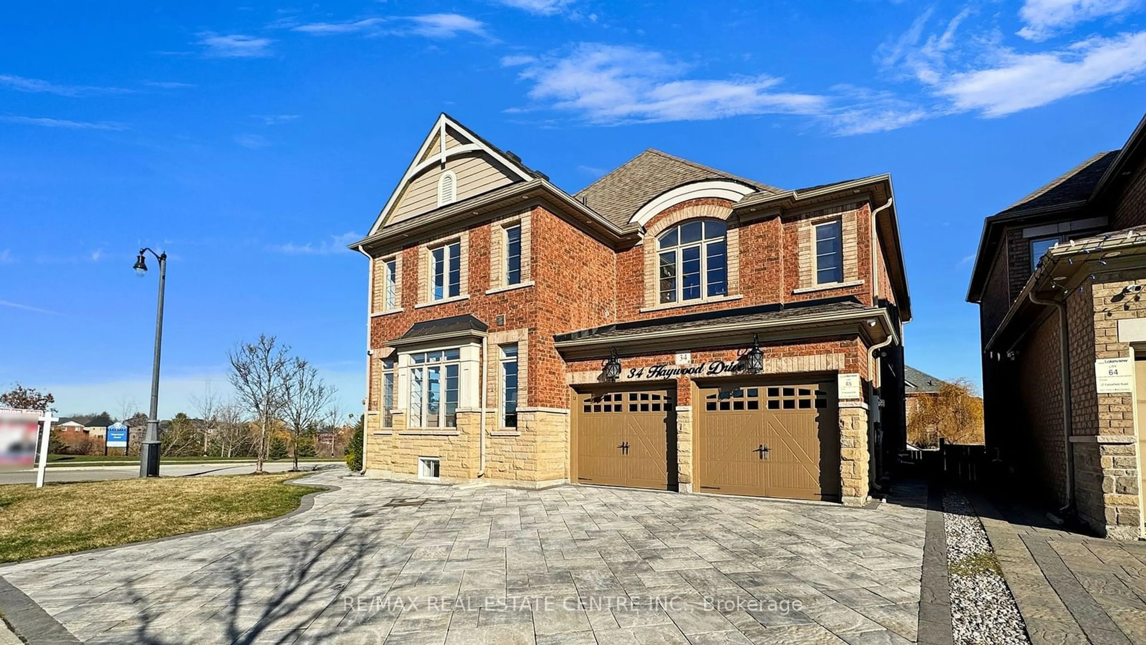 Home with brick exterior material for 34 Haywood Dr, Brampton Ontario L6X 0W3