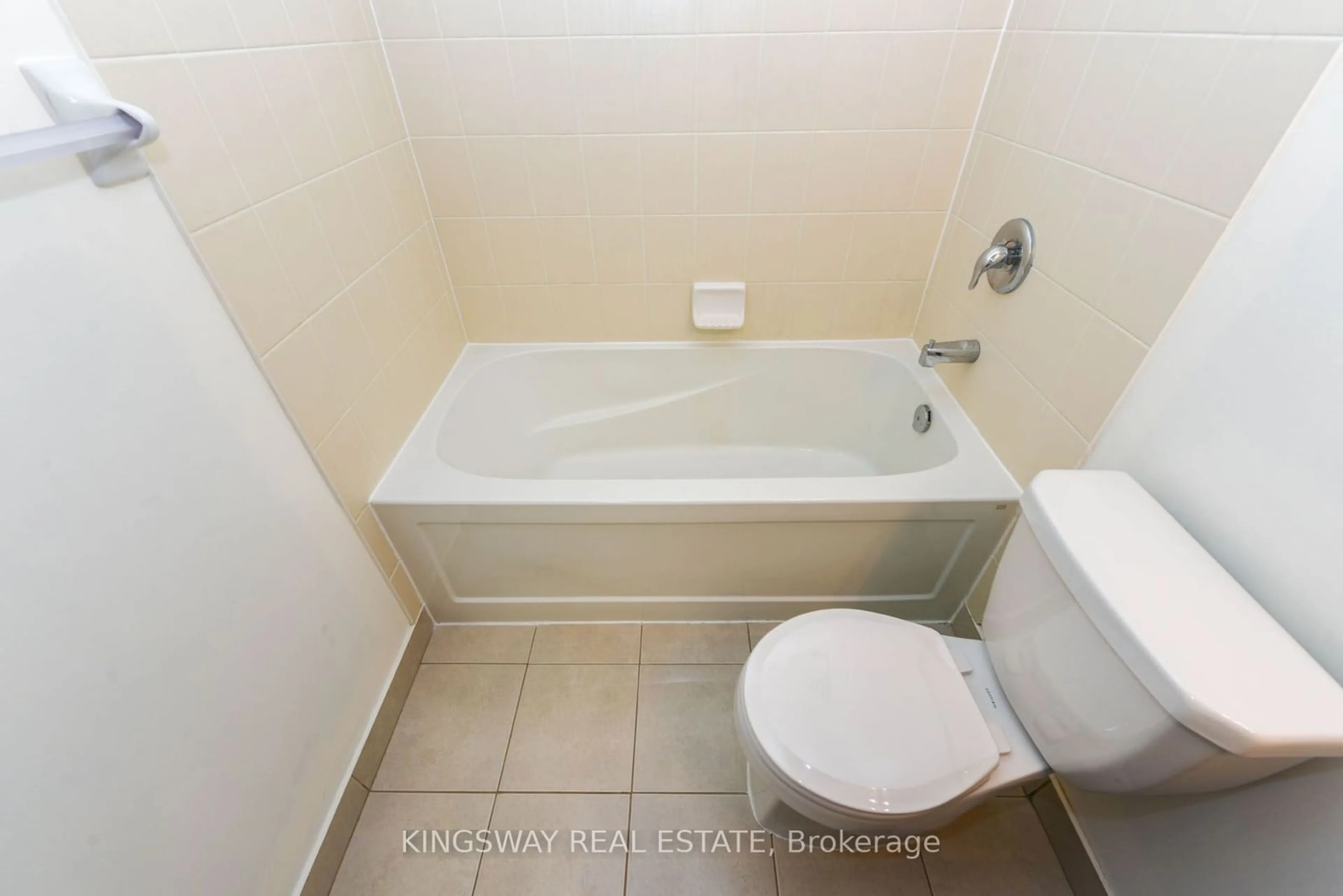 Standard bathroom for 339 Rathburn Rd #1102, Mississauga Ontario L5B 0K6