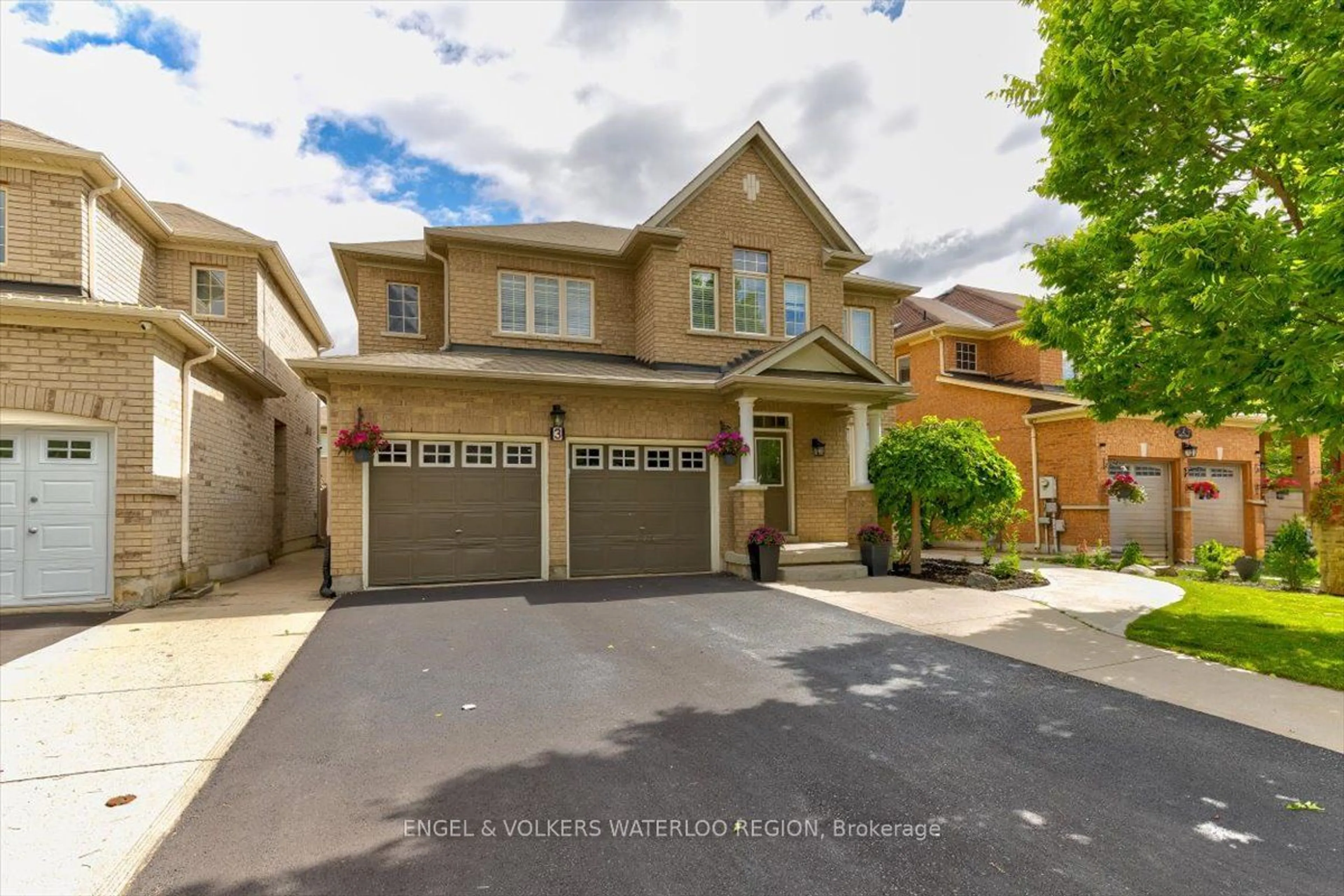 Frontside or backside of a home for 3 Igloo Tr, Brampton Ontario L6R 3K6