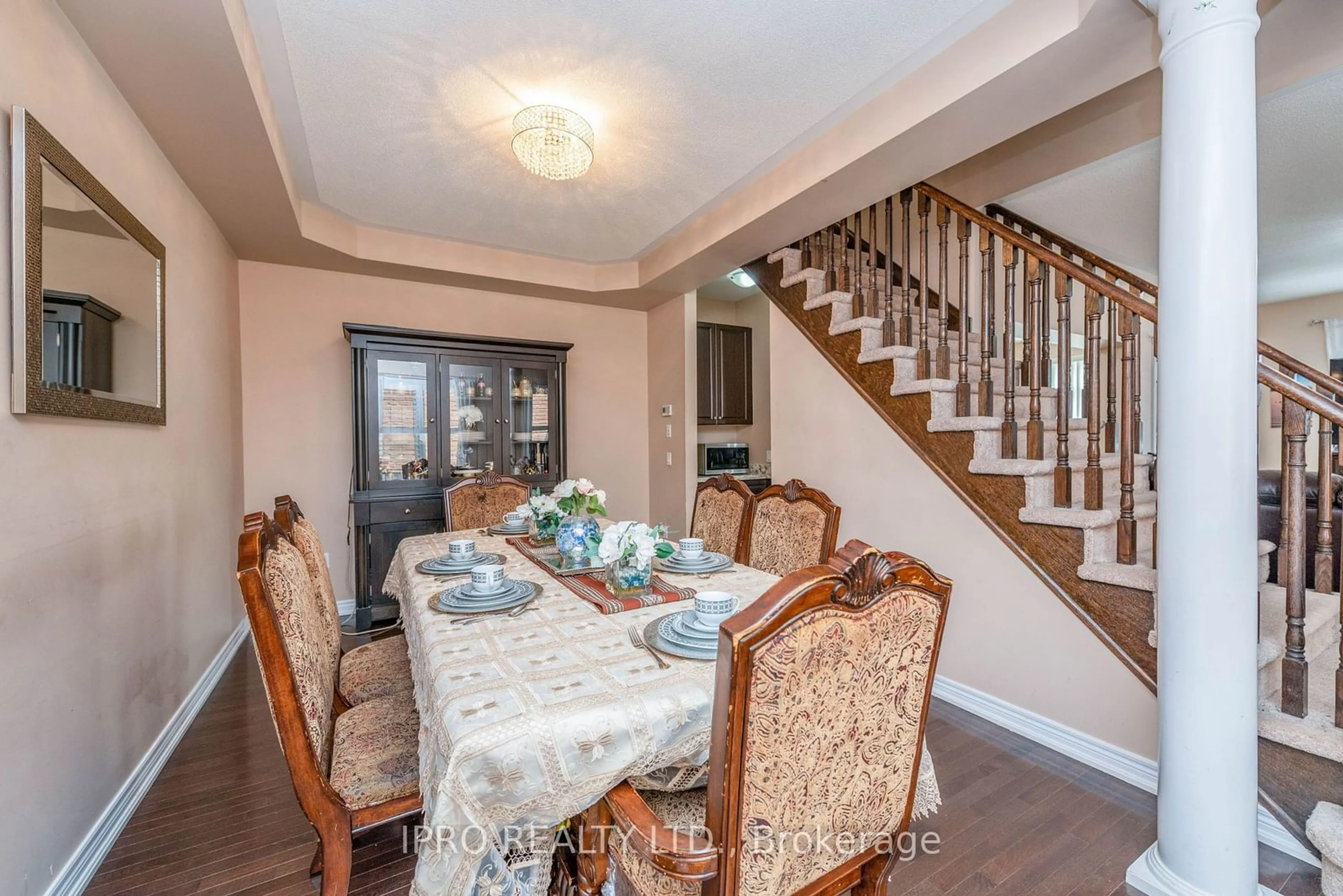 Dining room for 10 Tokara Ave, Caledon Ontario L7C 3P3