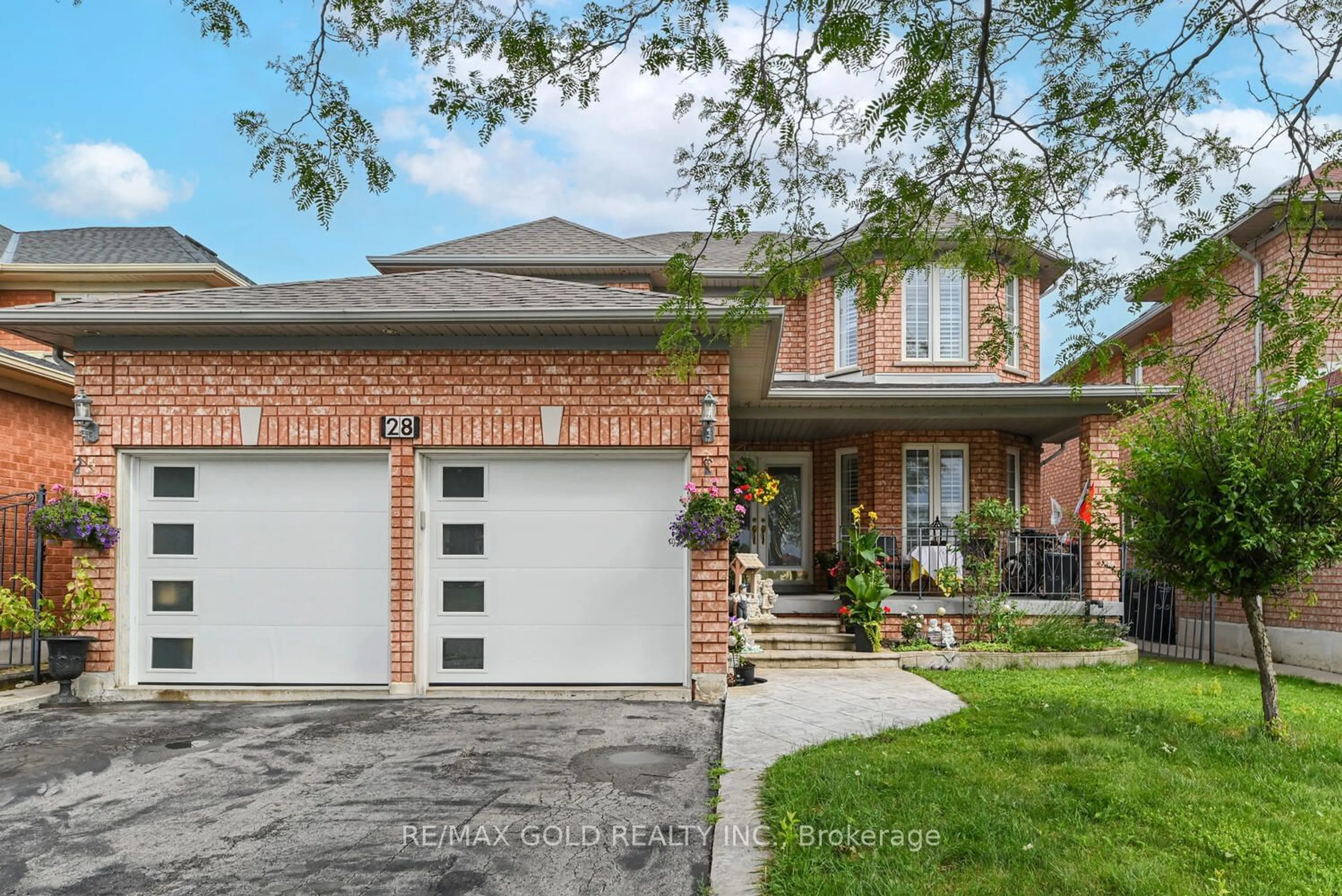 Home with brick exterior material for 28 Dragon Tree Cres, Brampton Ontario L6R 2P6
