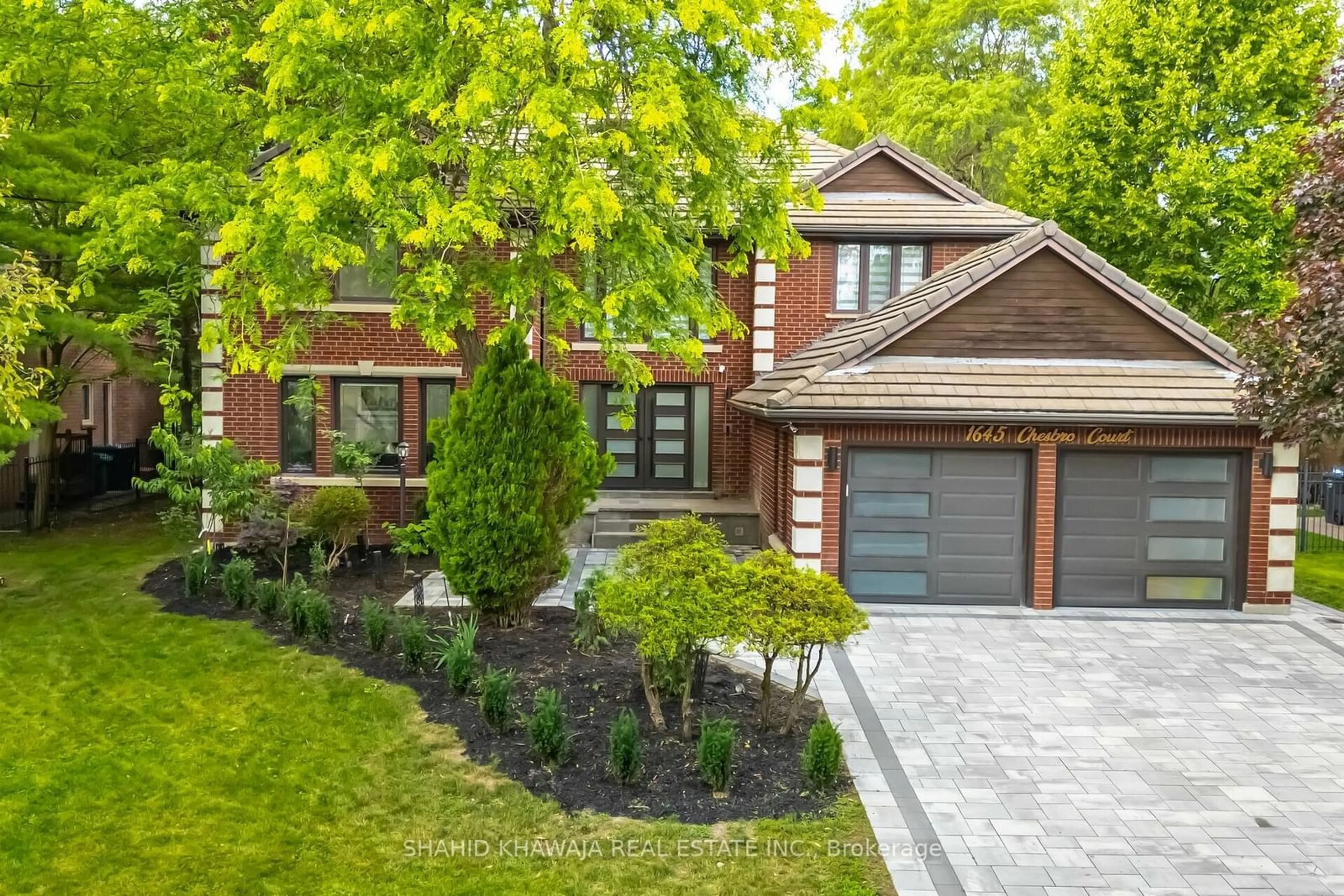 Home with brick exterior material for 1645 Chesbro Crt, Mississauga Ontario L5H 4H5