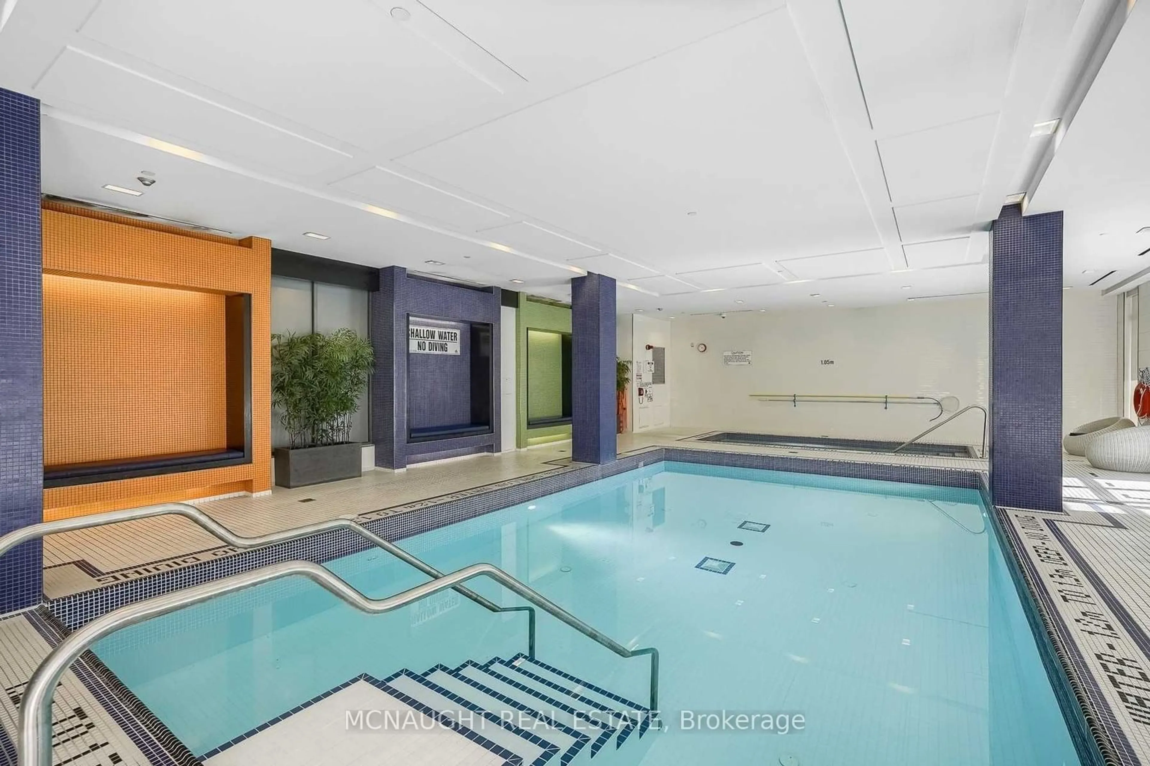 Indoor or outdoor pool for 1185 The Queensway #914, Toronto Ontario M8Z 0C6