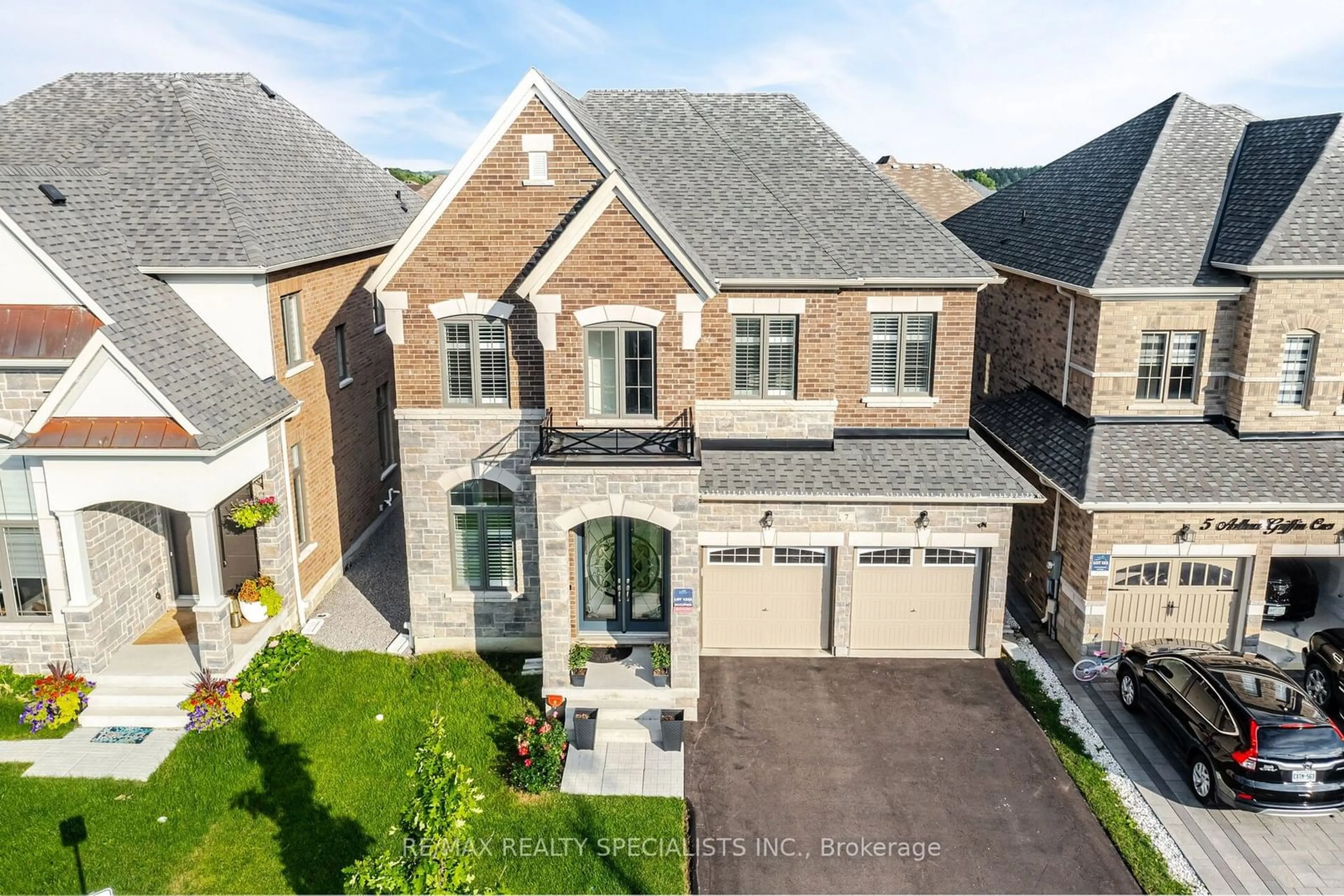 Home with brick exterior material for 7 Arthur Griffin Cres, Caledon Ontario L7C 4E9