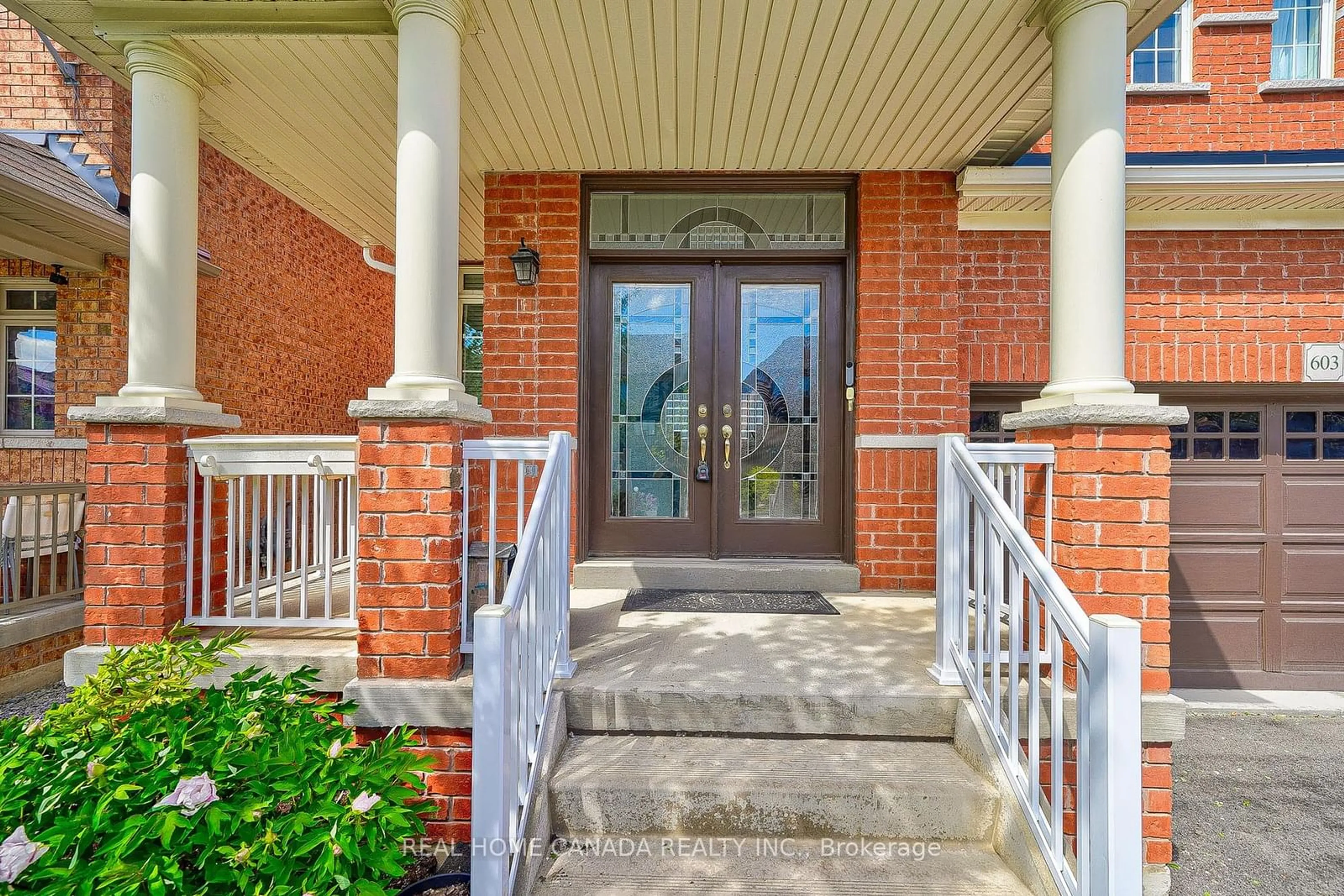 Indoor entryway for 603 Nairn Circ, Milton Ontario L9T 7X6