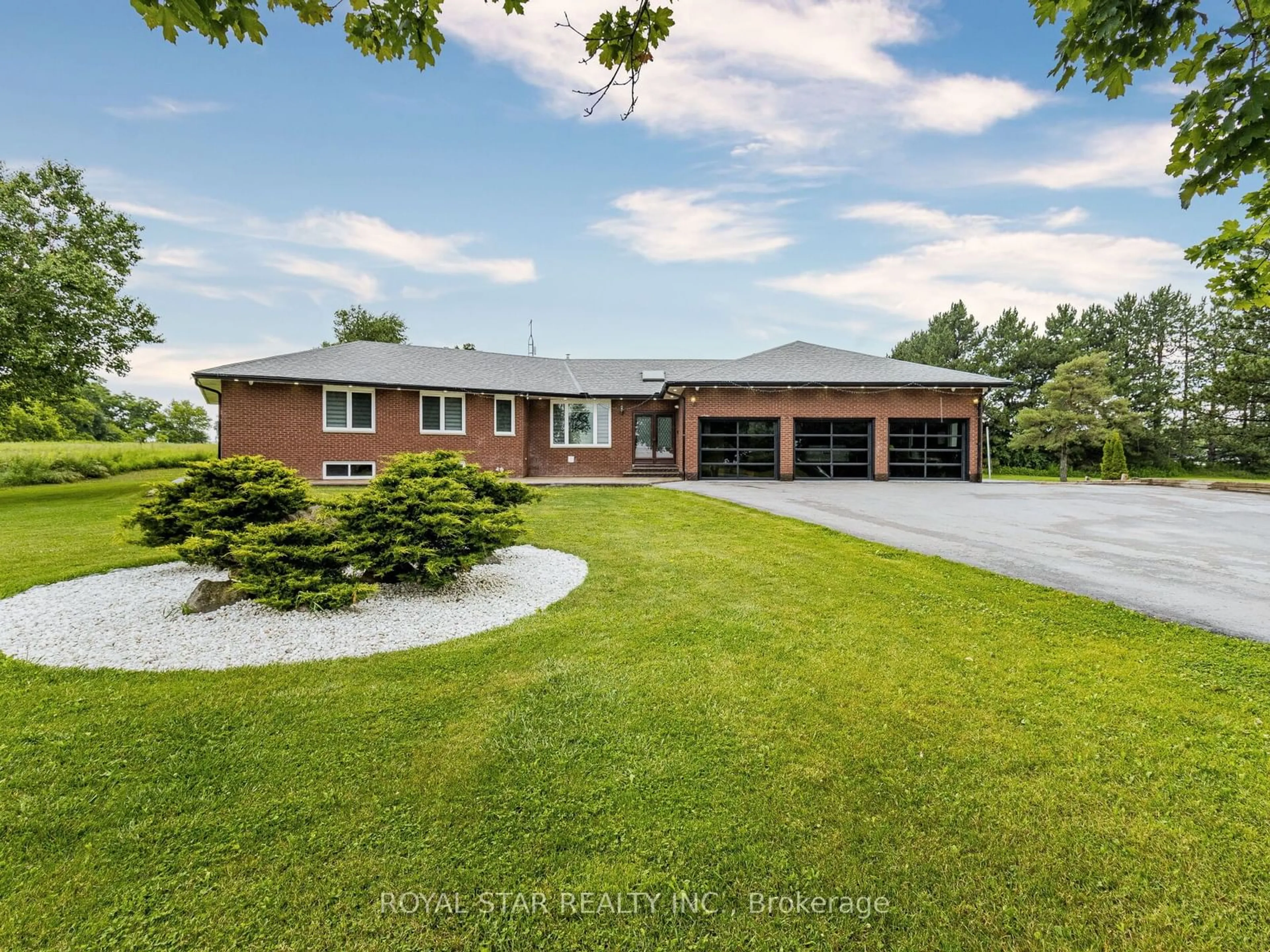 Home with brick exterior material for 5712 Old School Rd, Caledon Ontario L7C 0W6