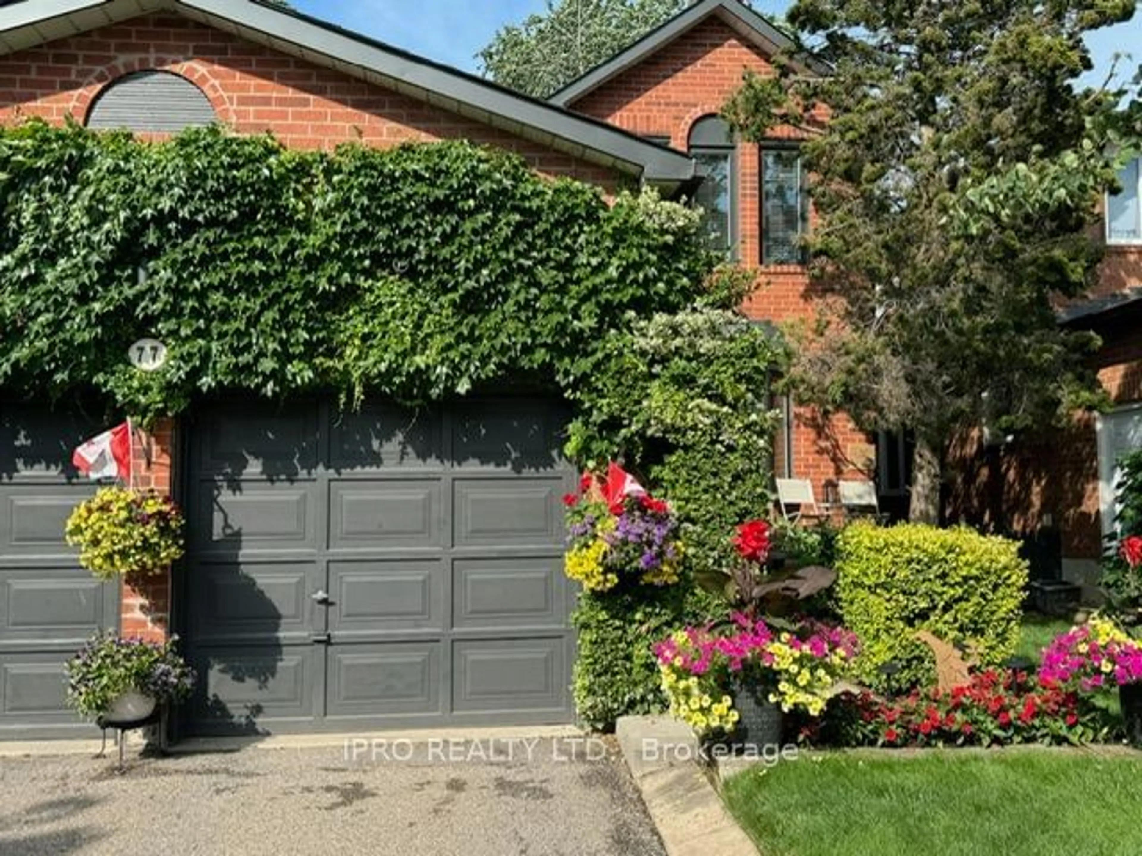 Home with brick exterior material for 77 Lord Simcoe Dr, Brampton Ontario L6S 5H1