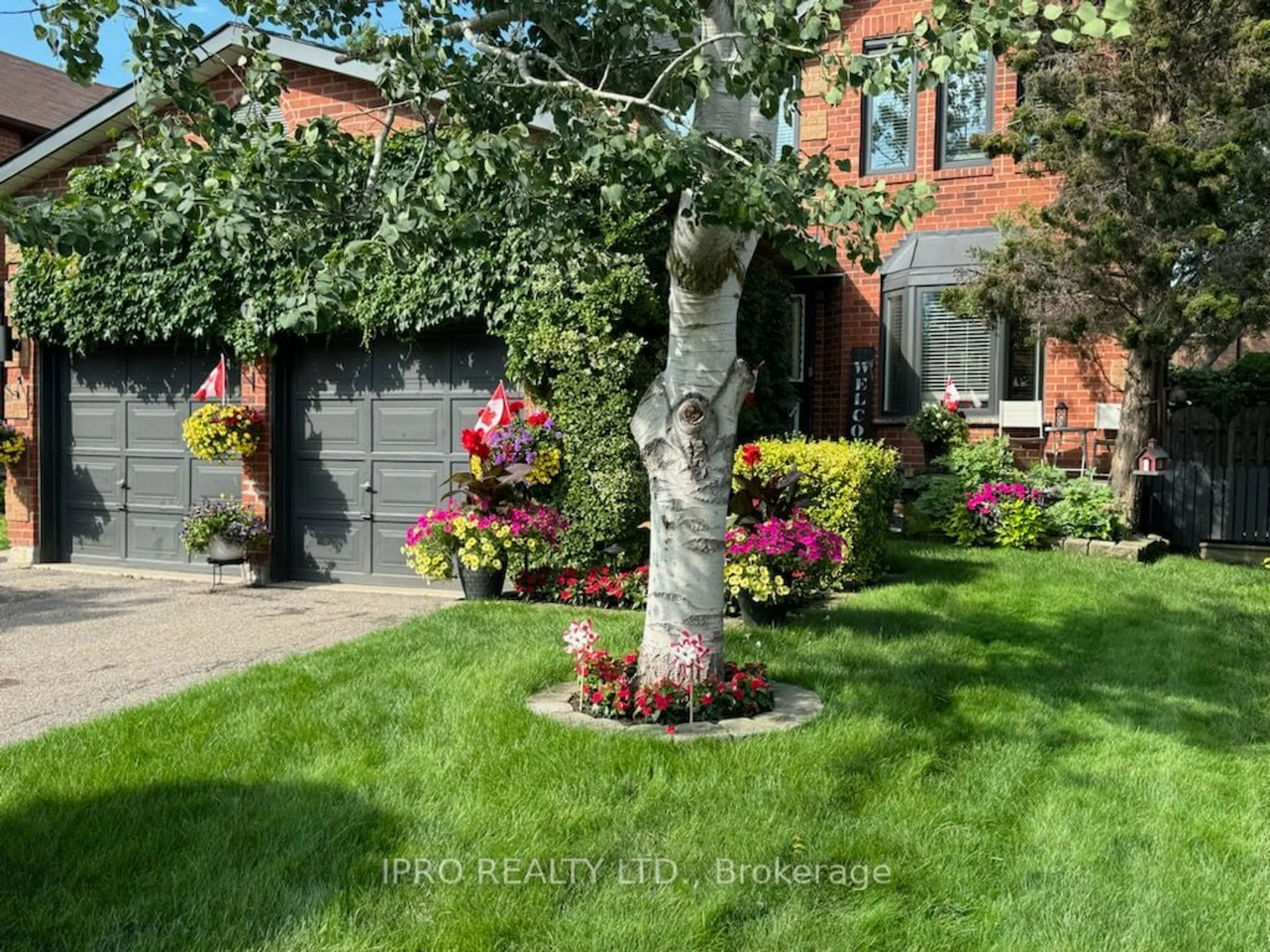 Patio for 77 Lord Simcoe Dr, Brampton Ontario L6S 5H1