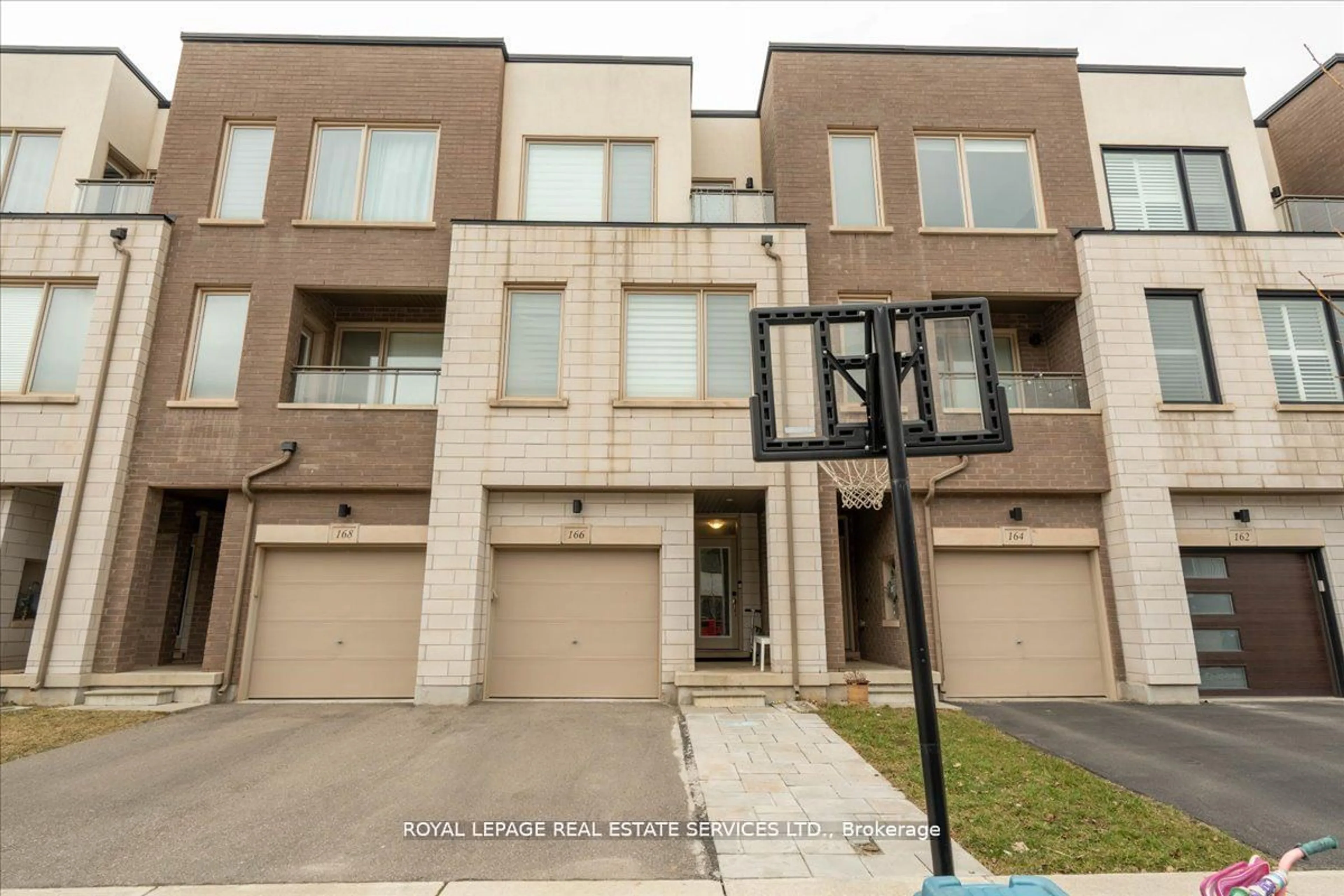 A pic from exterior of the house or condo for 166 Squire Cres, Oakville Ontario L6H 0L7