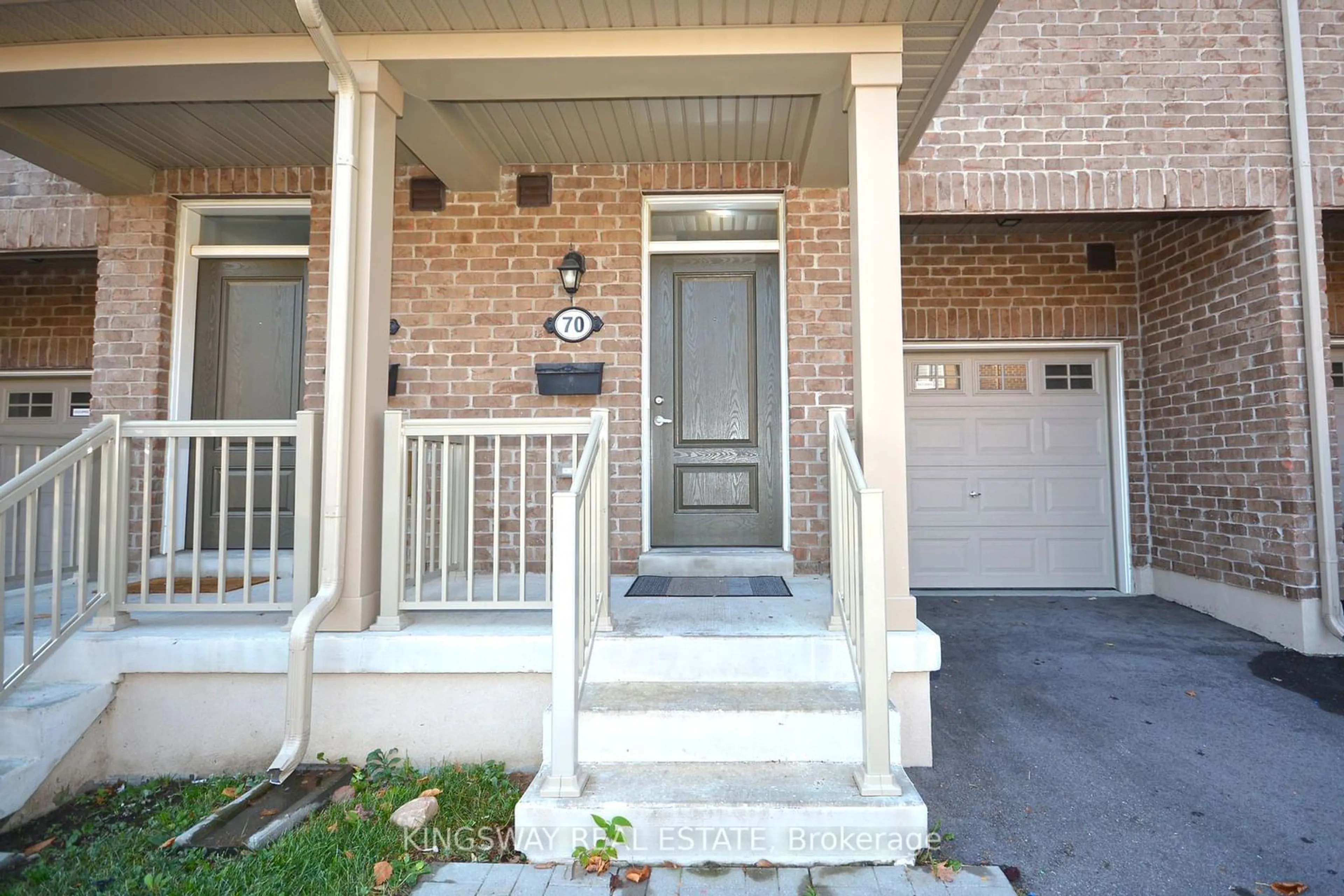A pic from exterior of the house or condo for 50 Edinburgh Dr #70, Brampton Ontario L6Y 1N9