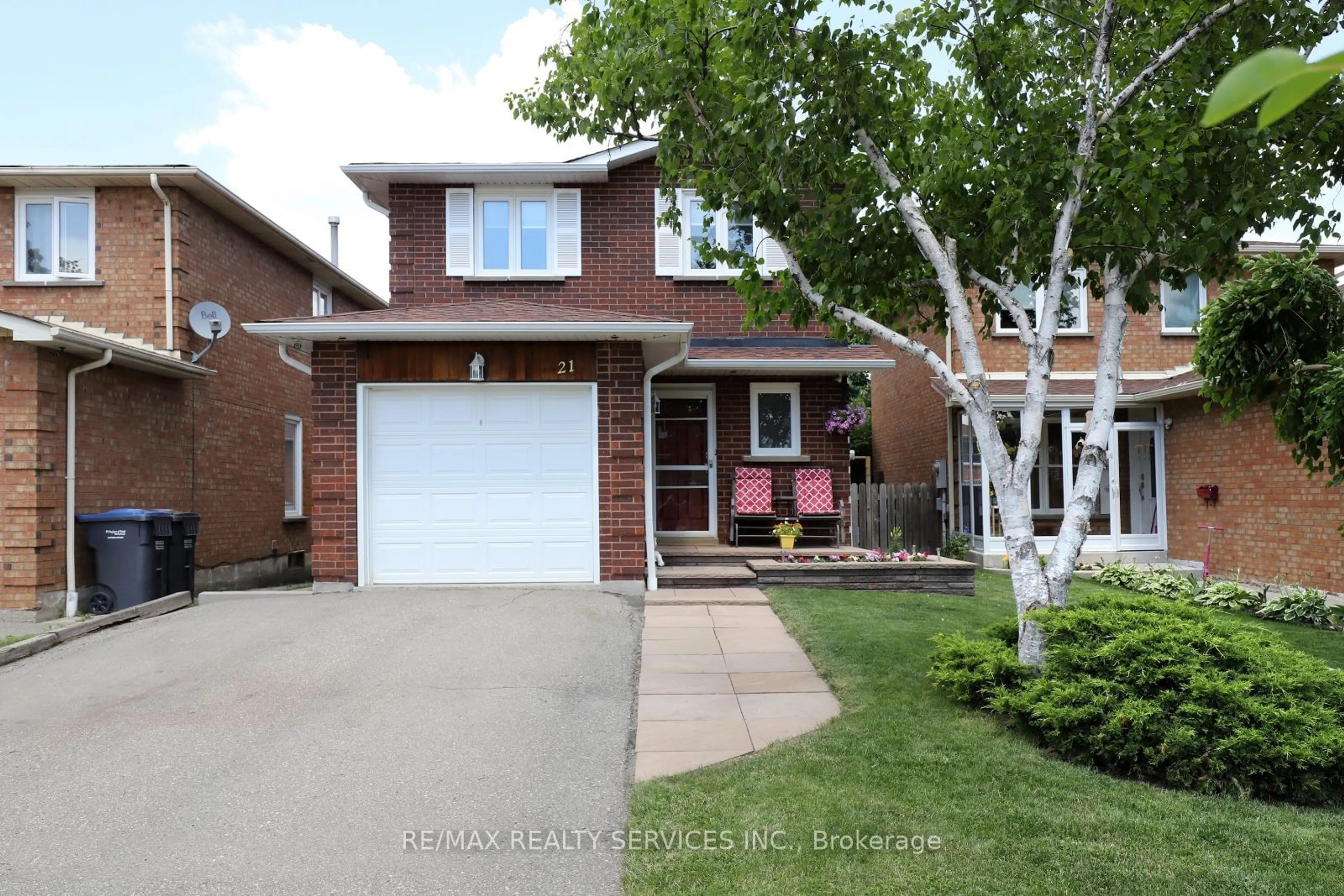 Frontside or backside of a home for 21 Shenstone Ave, Brampton Ontario L6Z 2Y9