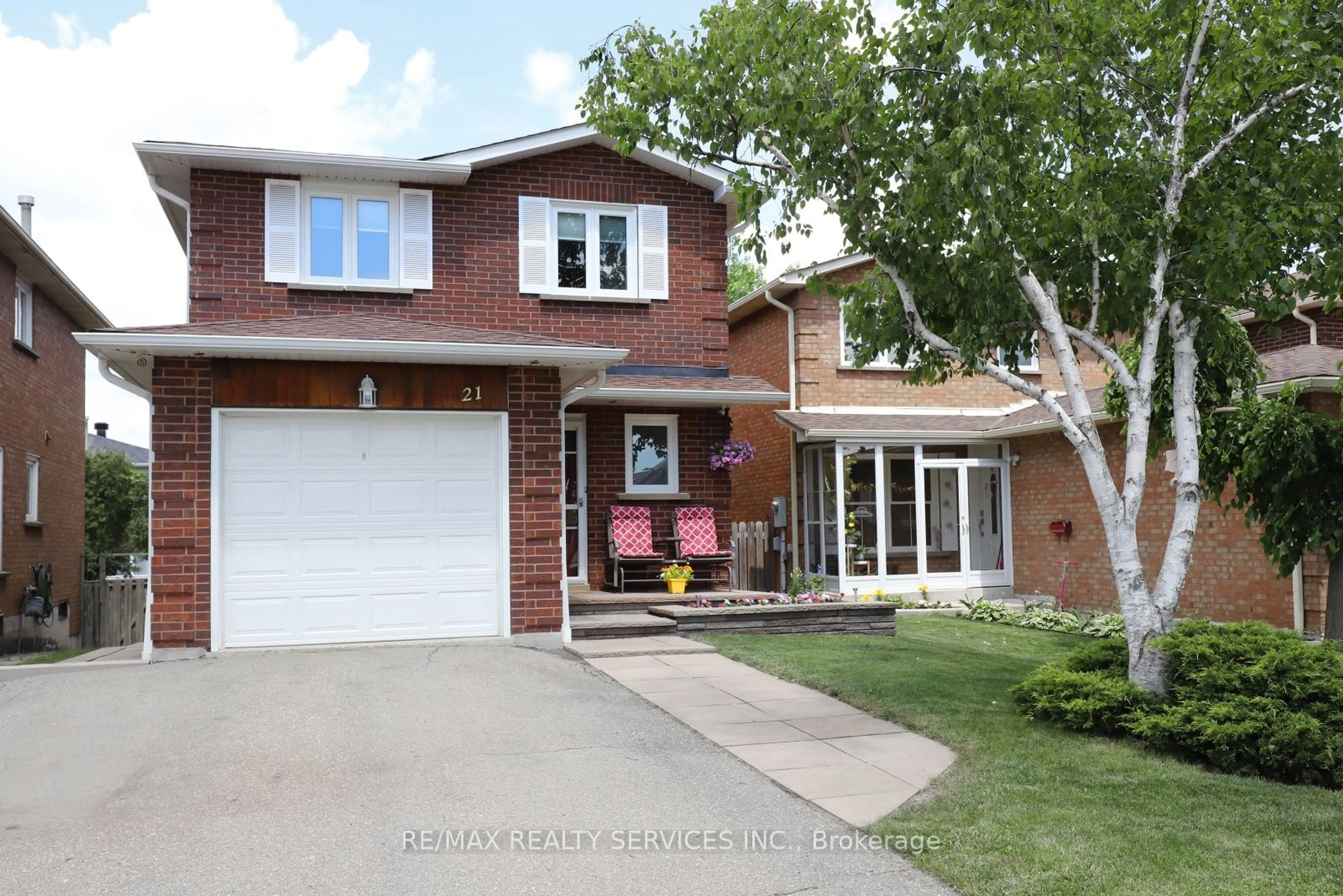 Frontside or backside of a home for 21 Shenstone Ave, Brampton Ontario L6Z 2Y9