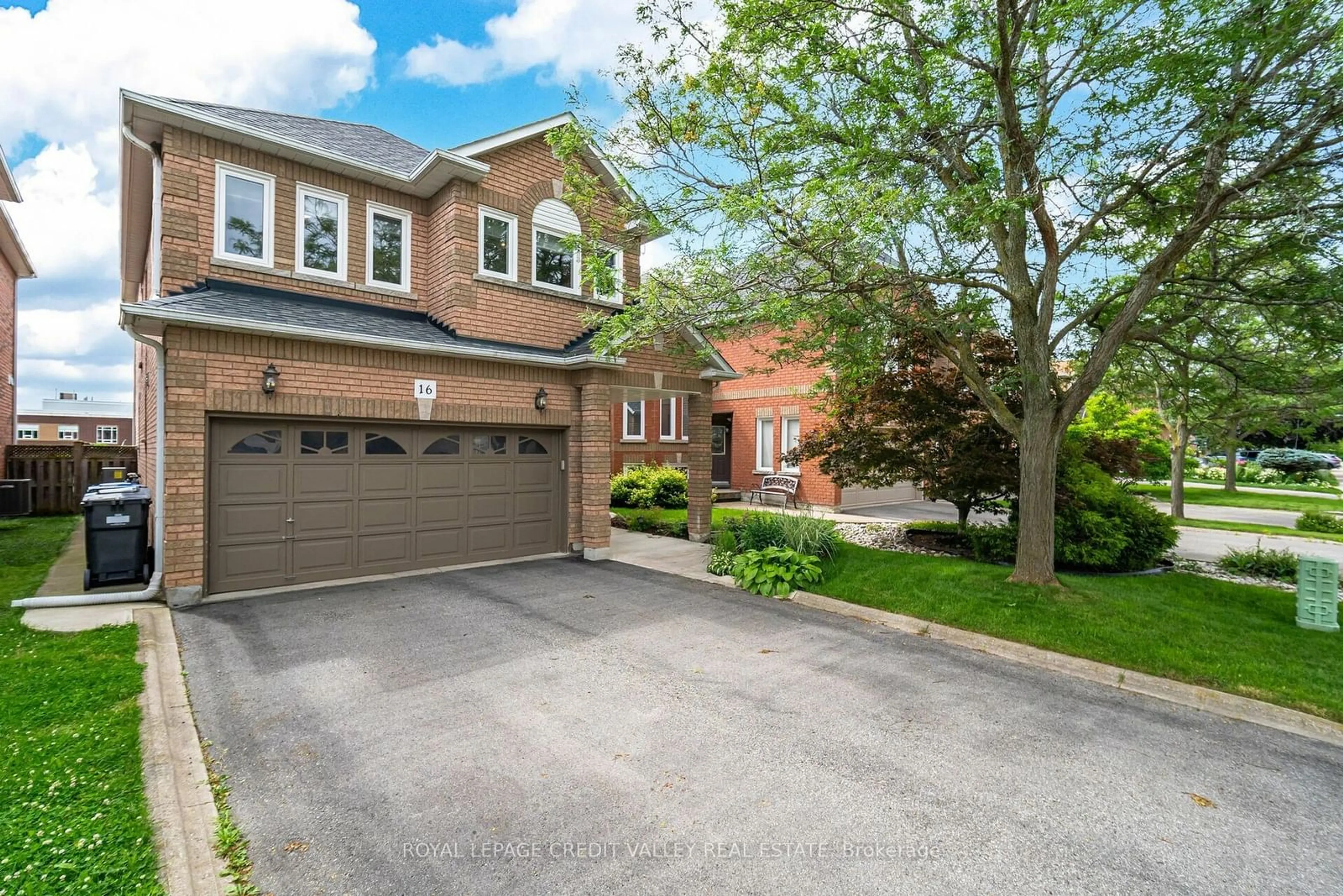 Home with brick exterior material for 16 Sweet Briar Lane, Brampton Ontario L6Z 4V3