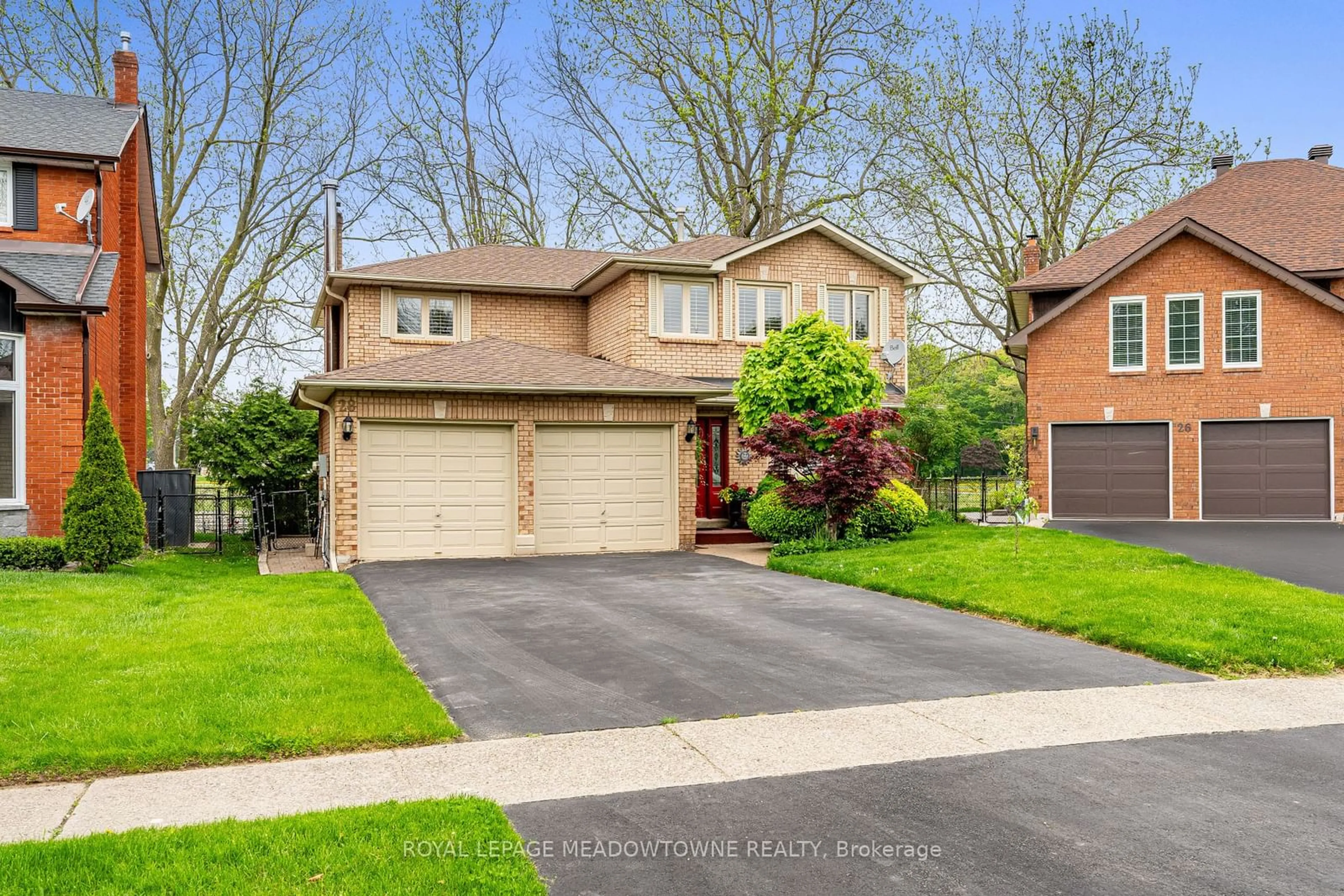 Frontside or backside of a home for 28 Gardiner Dr, Halton Hills Ontario L7G 5C4