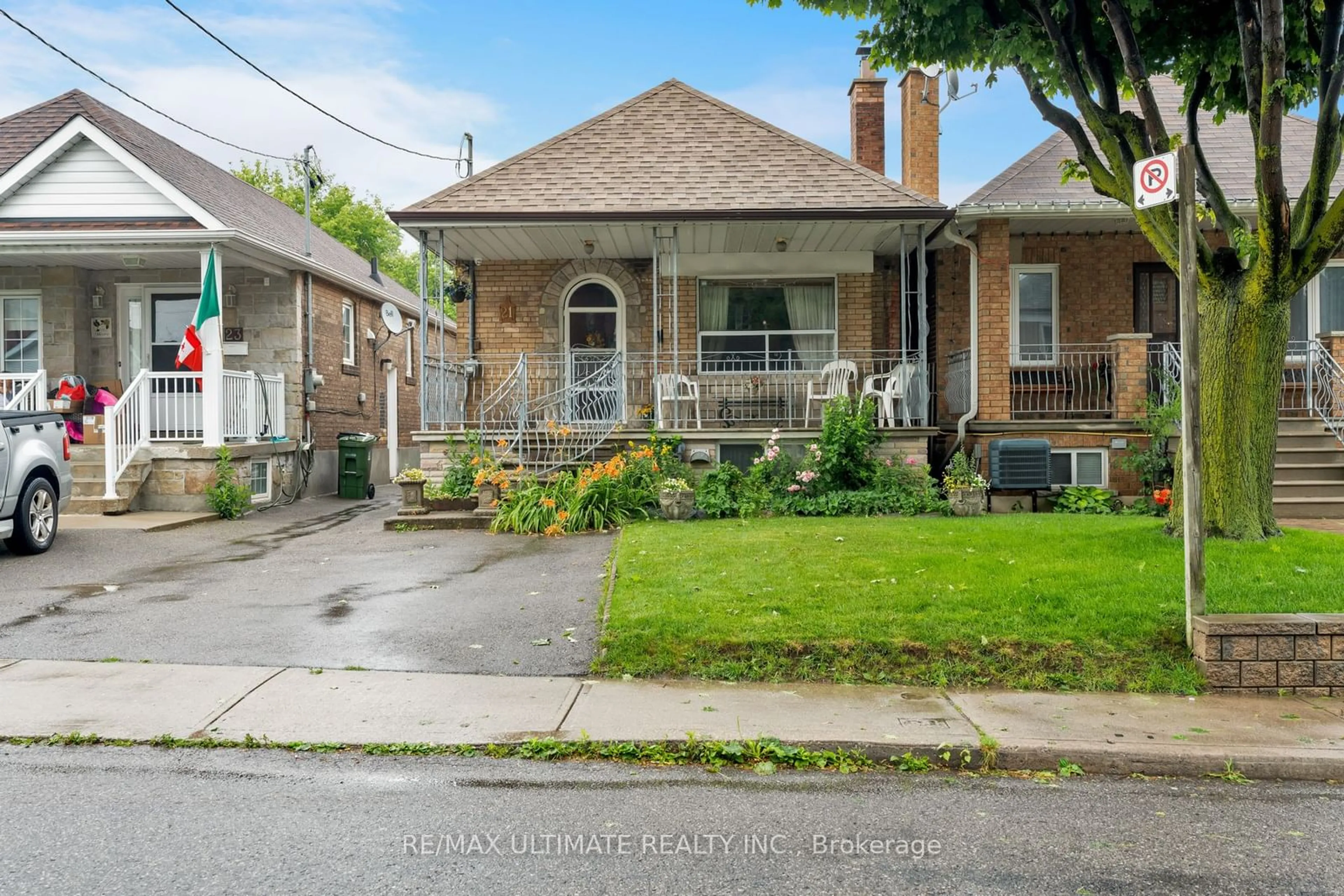 Frontside or backside of a home for 21 Hartley Ave, Toronto Ontario M6E 4E7