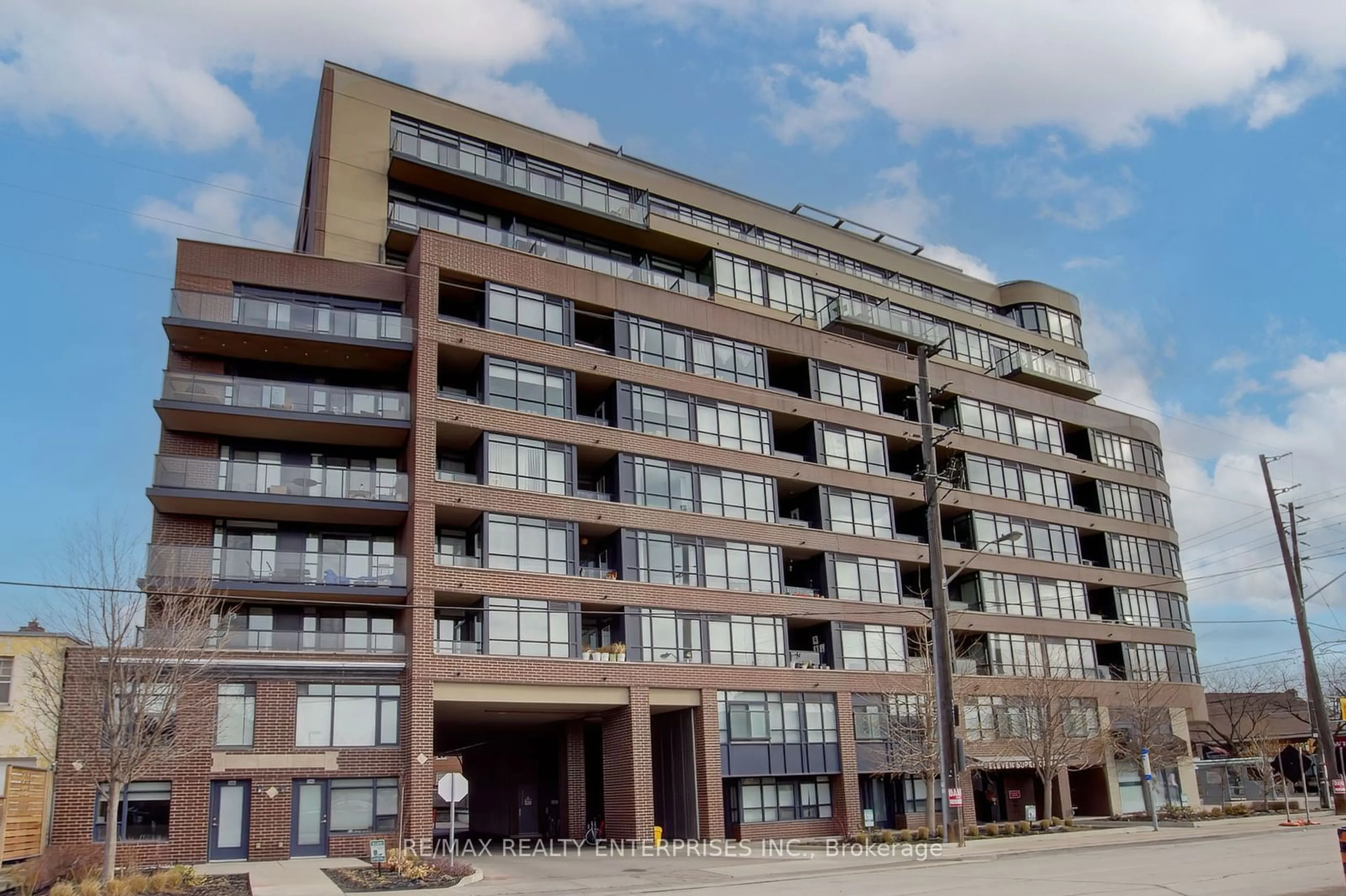 A pic from exterior of the house or condo for 11 Superior Ave #TH1, Toronto Ontario M8V 0A7