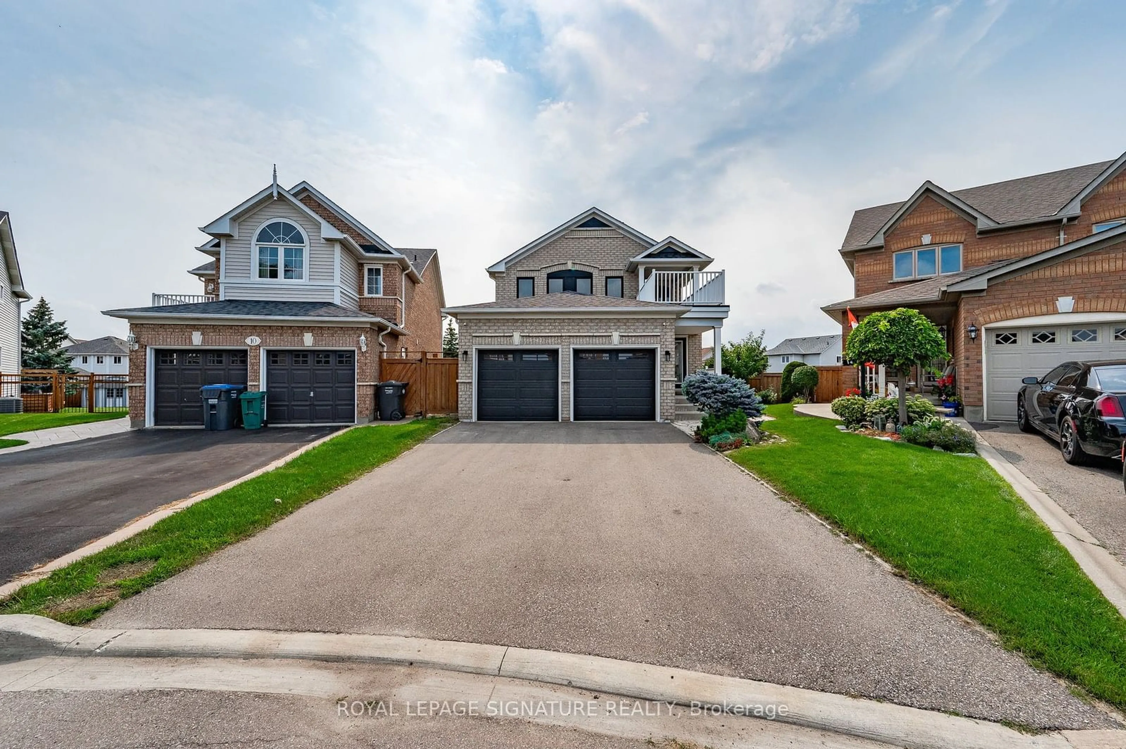 Frontside or backside of a home for 12 Hayloft Crt, Brampton Ontario L6X 4R7