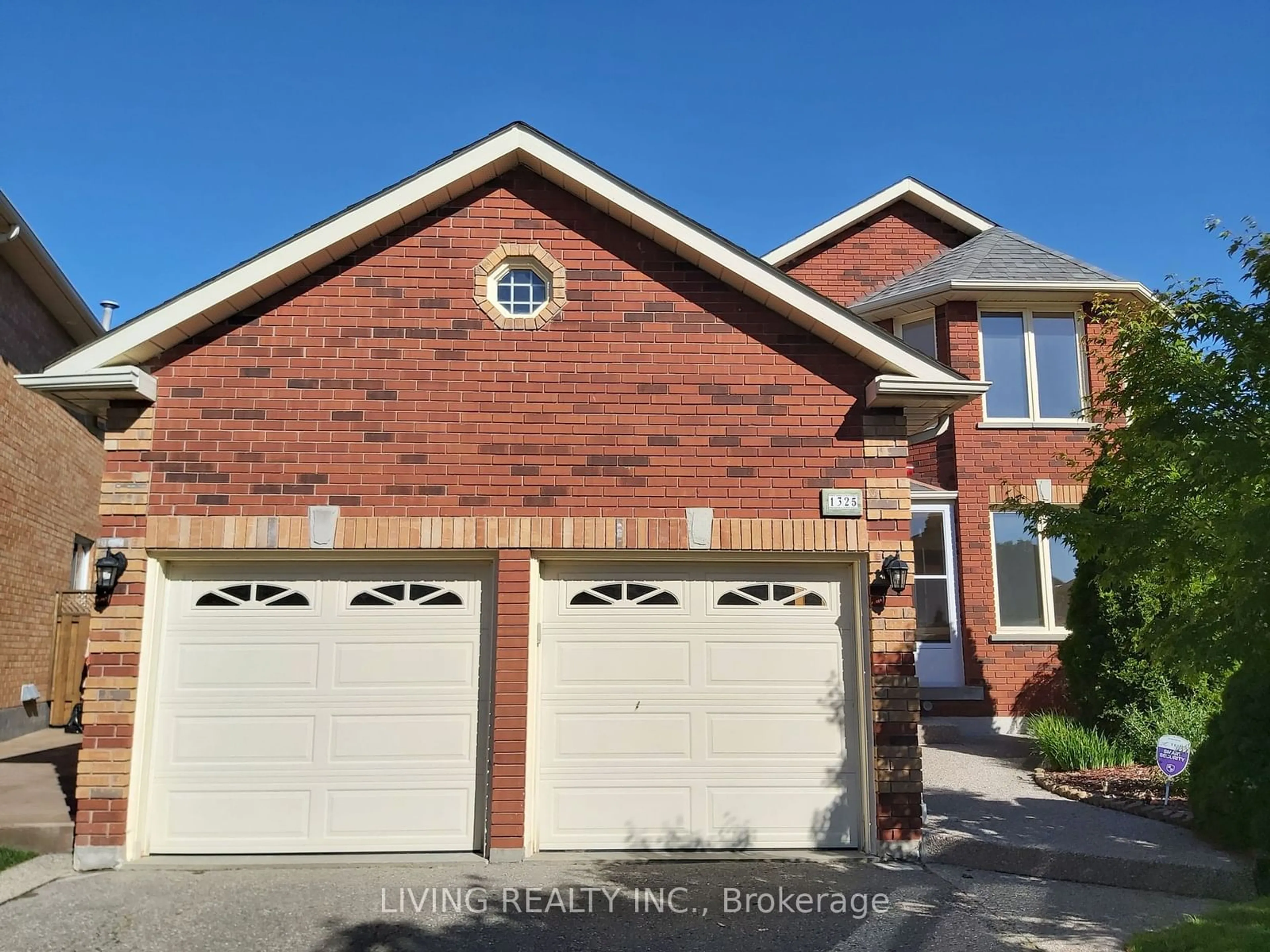 Home with brick exterior material for 1325 Beauty Bush Crt, Mississauga Ontario L5V 1K4