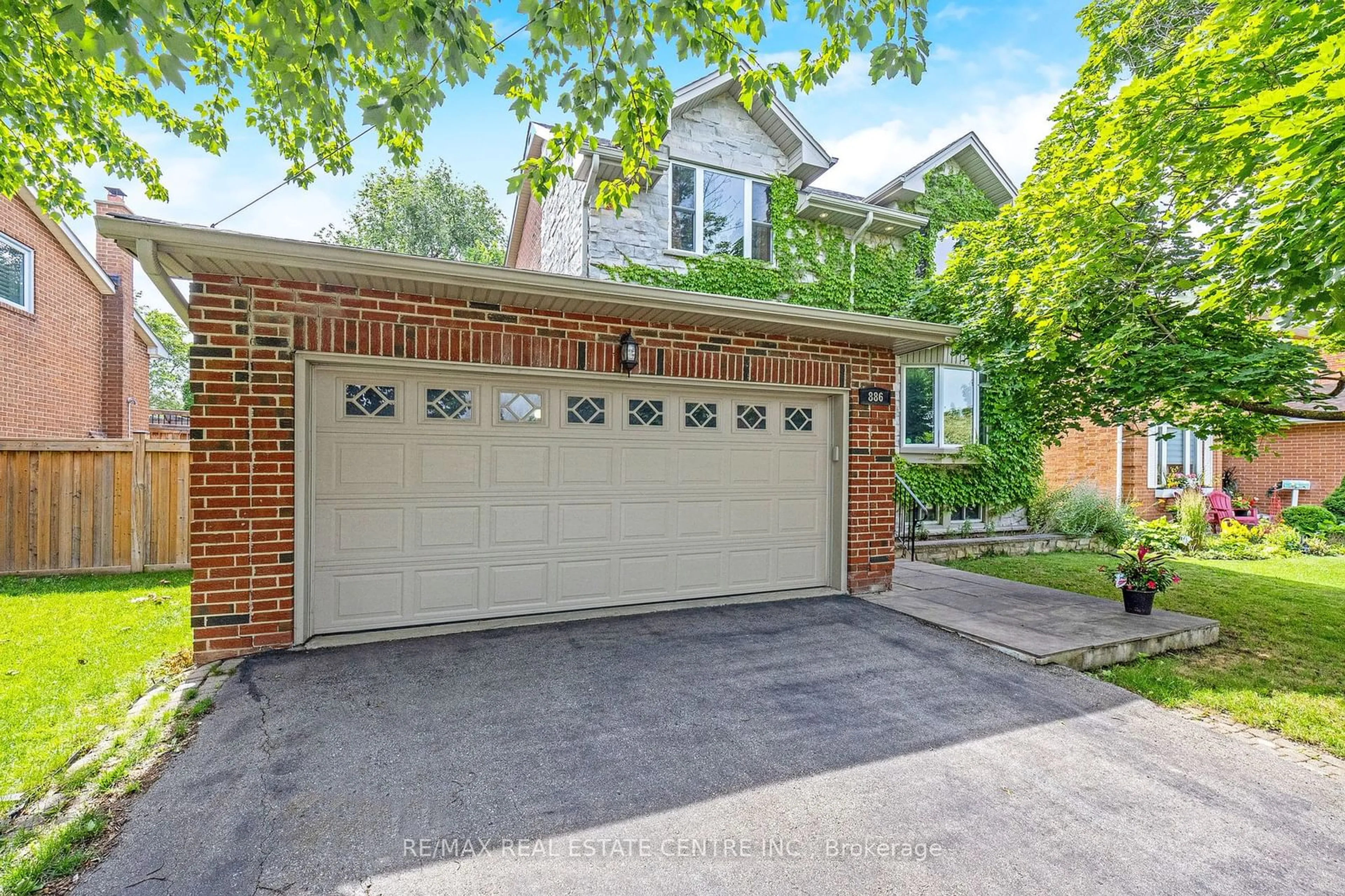 Home with brick exterior material for 886 Childs Dr, Milton Ontario L9T 4J6