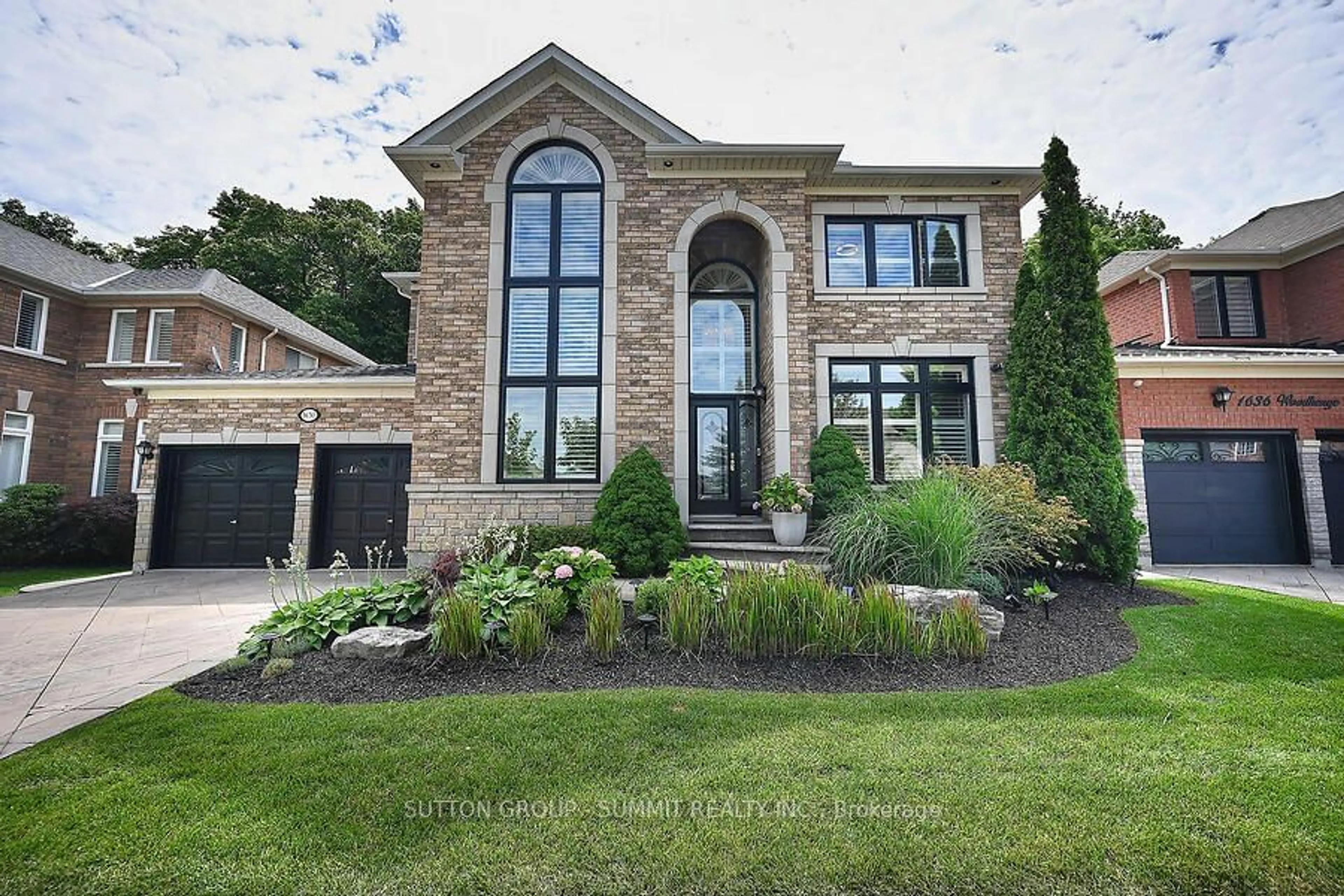 Home with brick exterior material for 1630 Woodhenge Way, Mississauga Ontario L5N 7T1