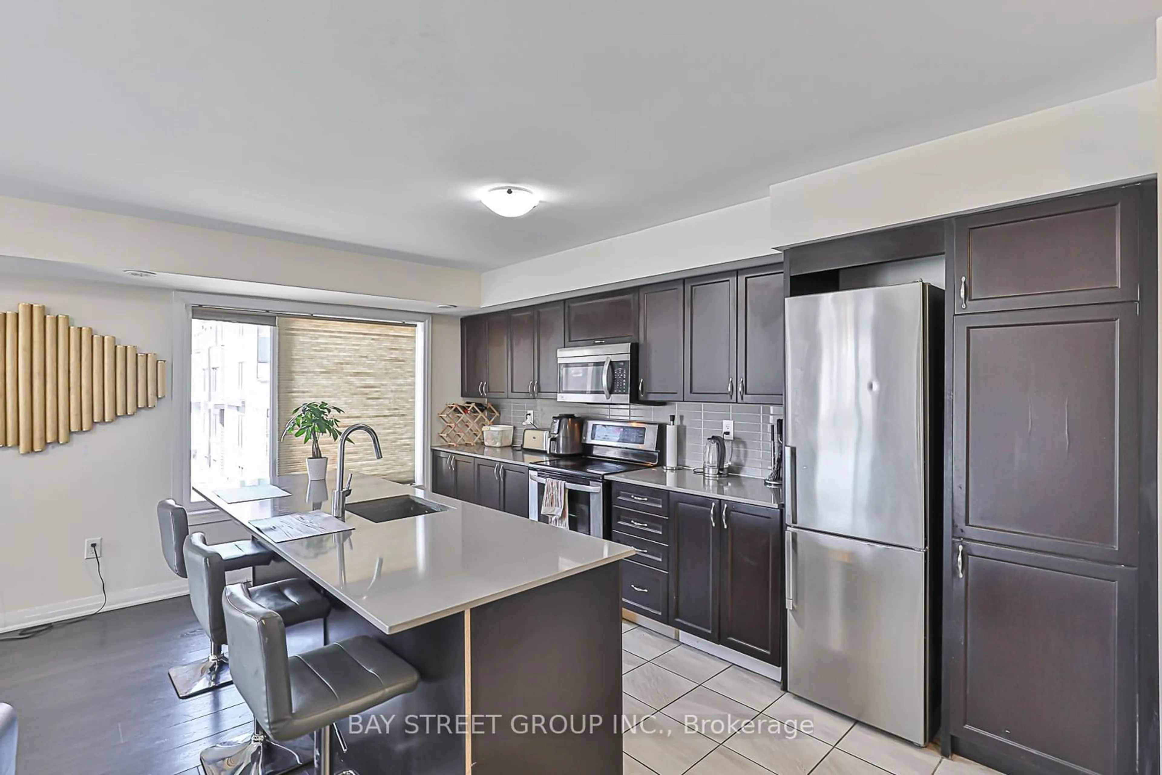 Contemporary kitchen for 161 Frederick Tisdale Dr #2, Toronto Ontario M3K 0B5