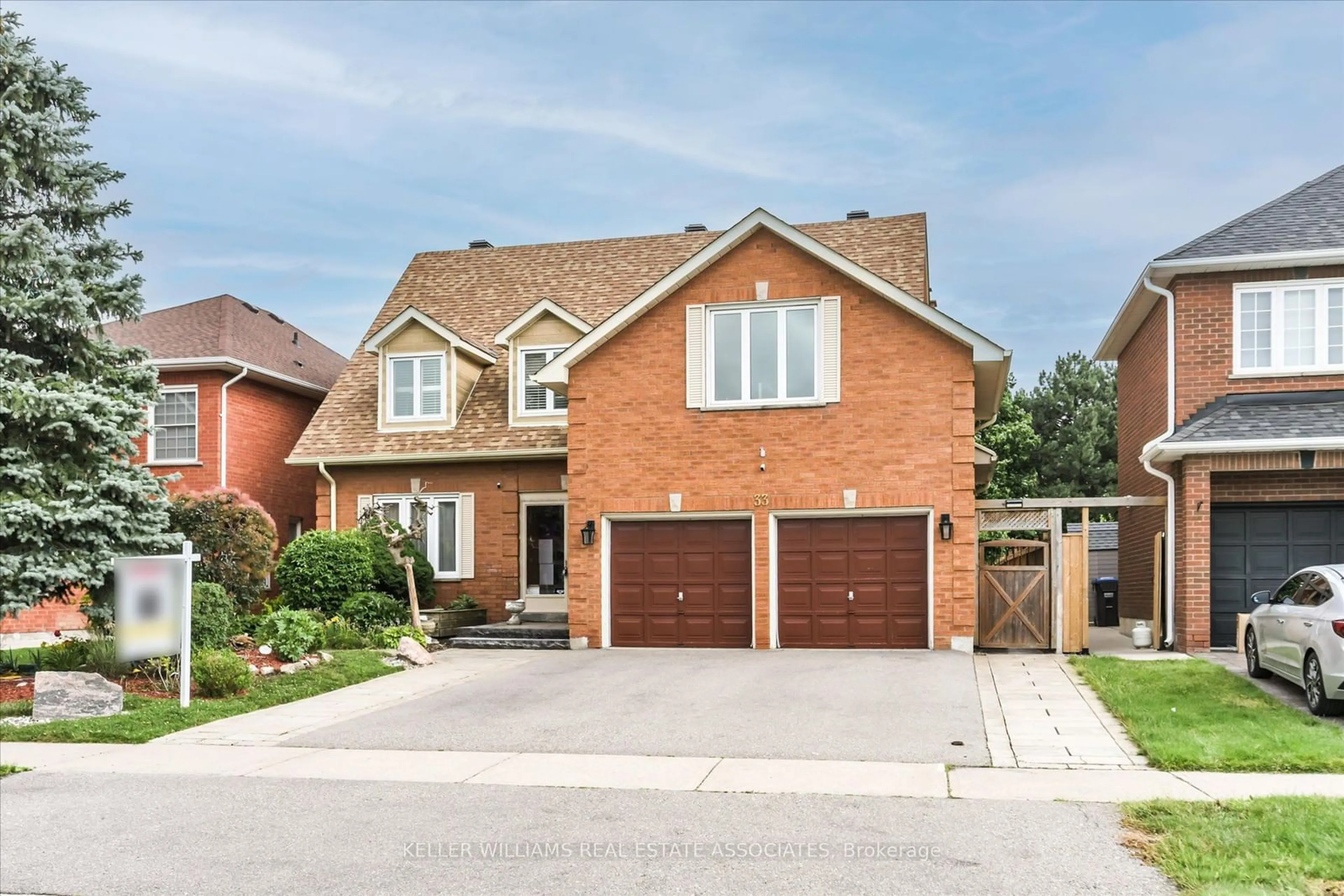 Home with brick exterior material for 33 Hartford Tr, Brampton Ontario L6W 4K2