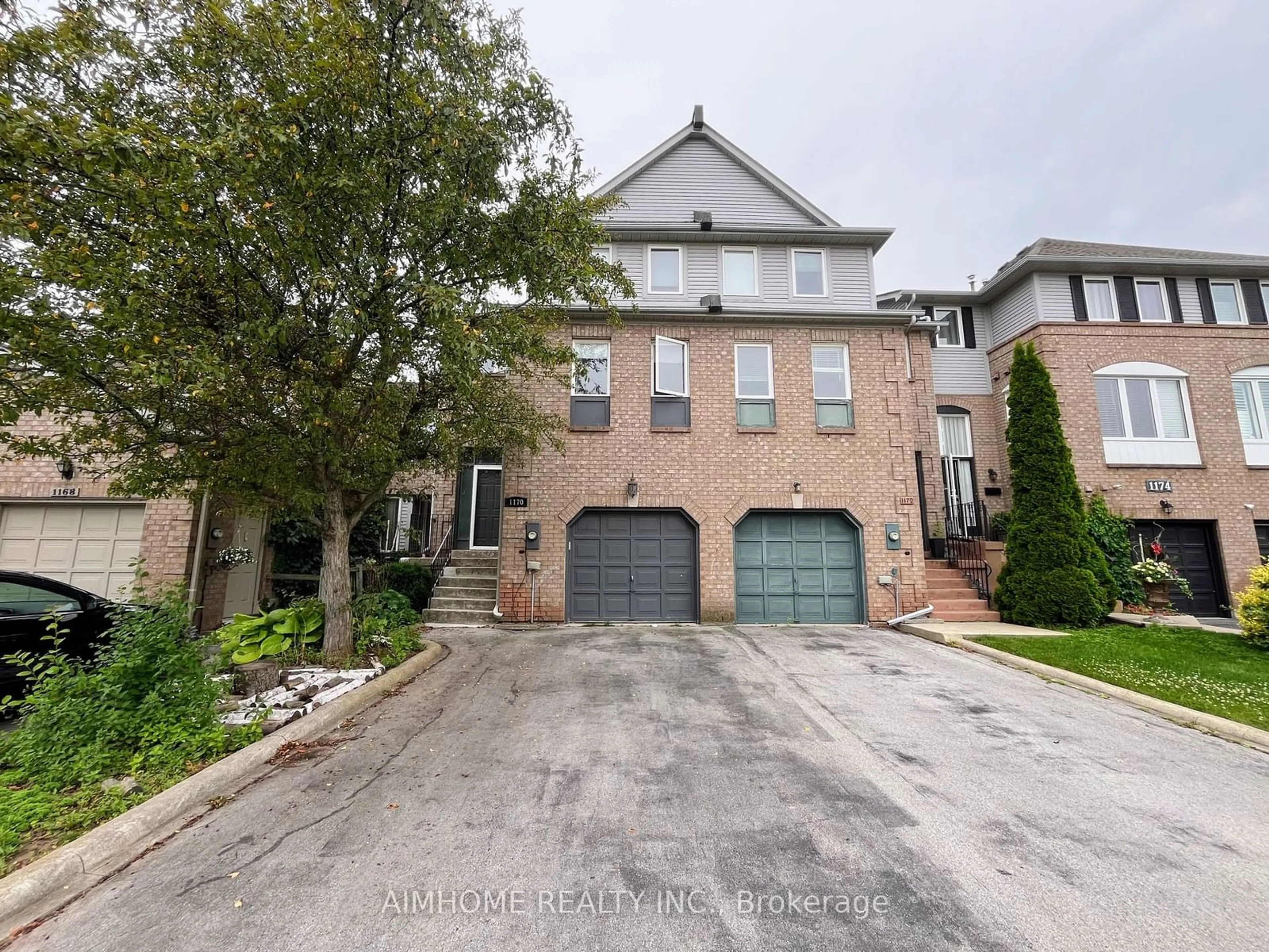 A pic from exterior of the house or condo for 1170 Leewood Dr, Oakville Ontario L6M 3B9