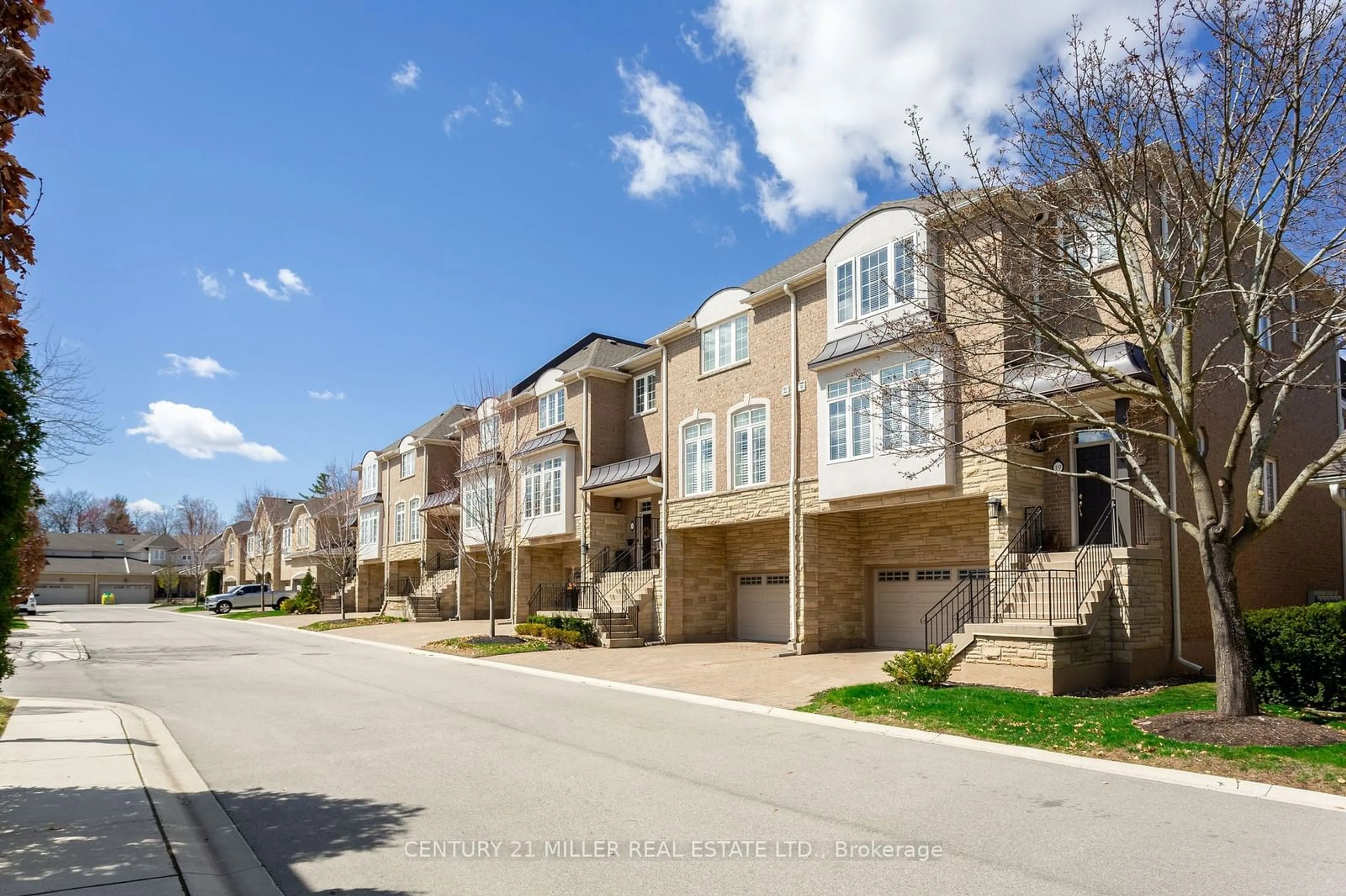 A pic from exterior of the house or condo, the street view for 1267 Dorval Dr #19, Oakville Ontario L6M 3Z5