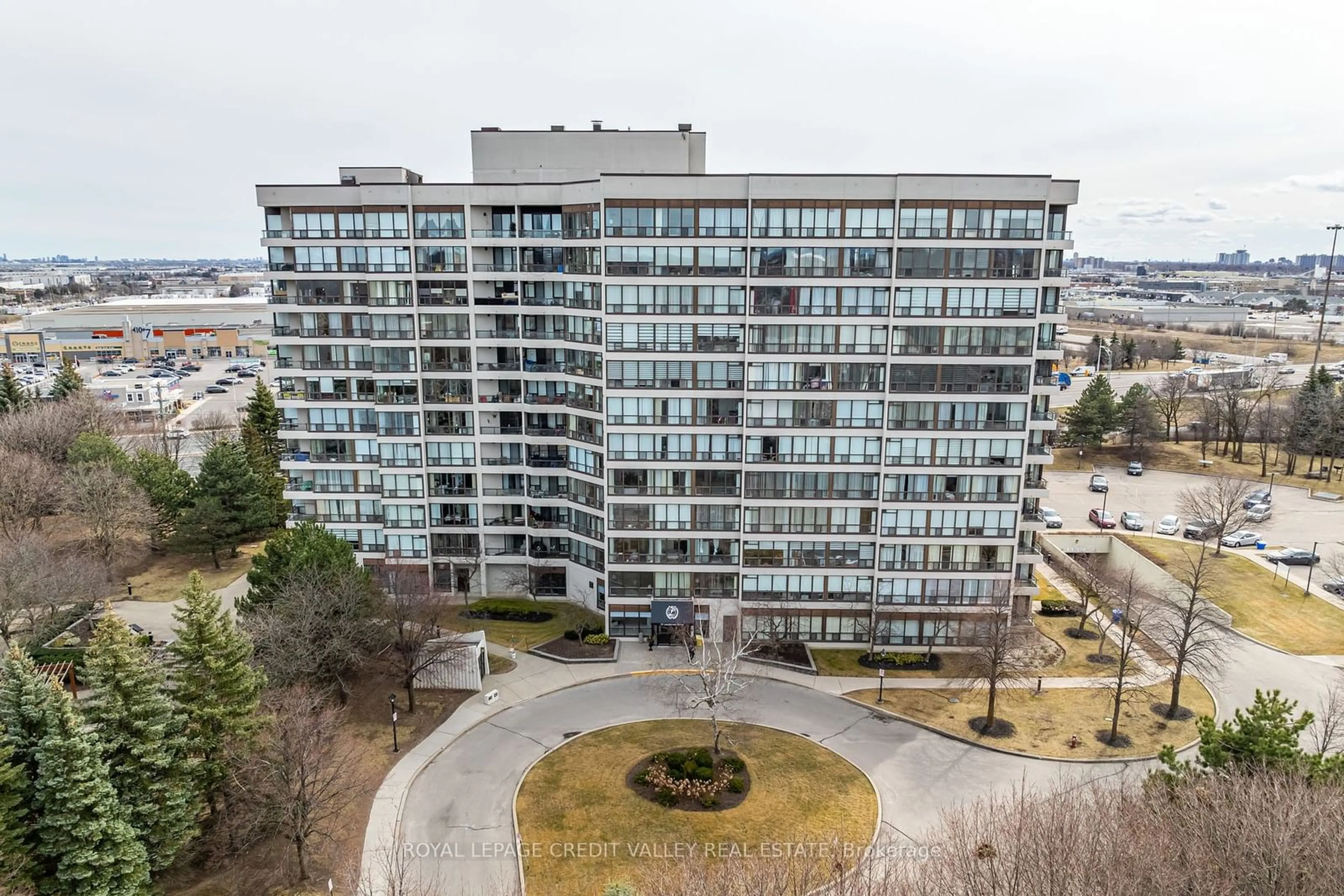 A pic from exterior of the house or condo for 12 Laurelcrest St #401, Brampton Ontario L6S 5Y4