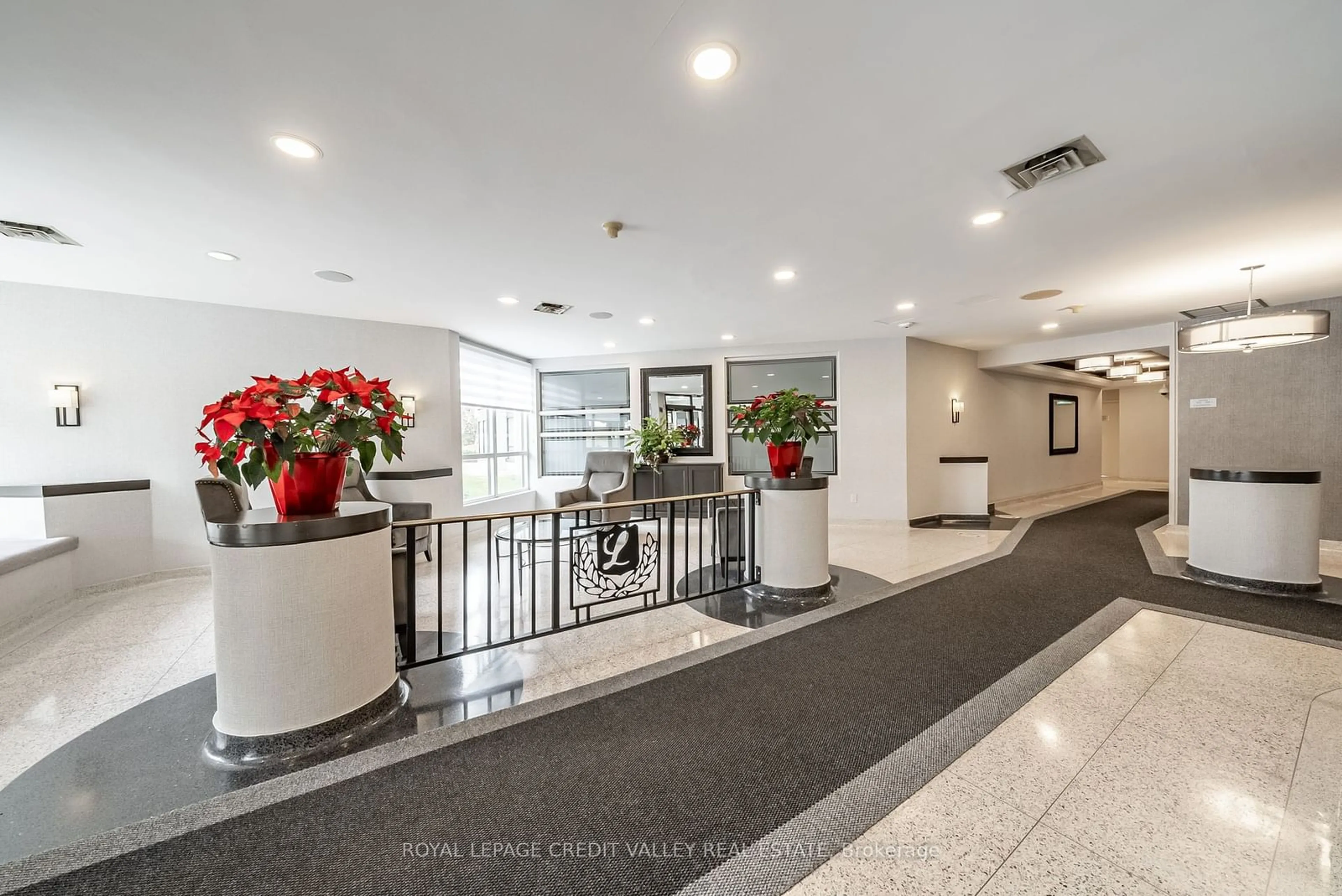 Indoor lobby for 12 Laurelcrest St #401, Brampton Ontario L6S 5Y4