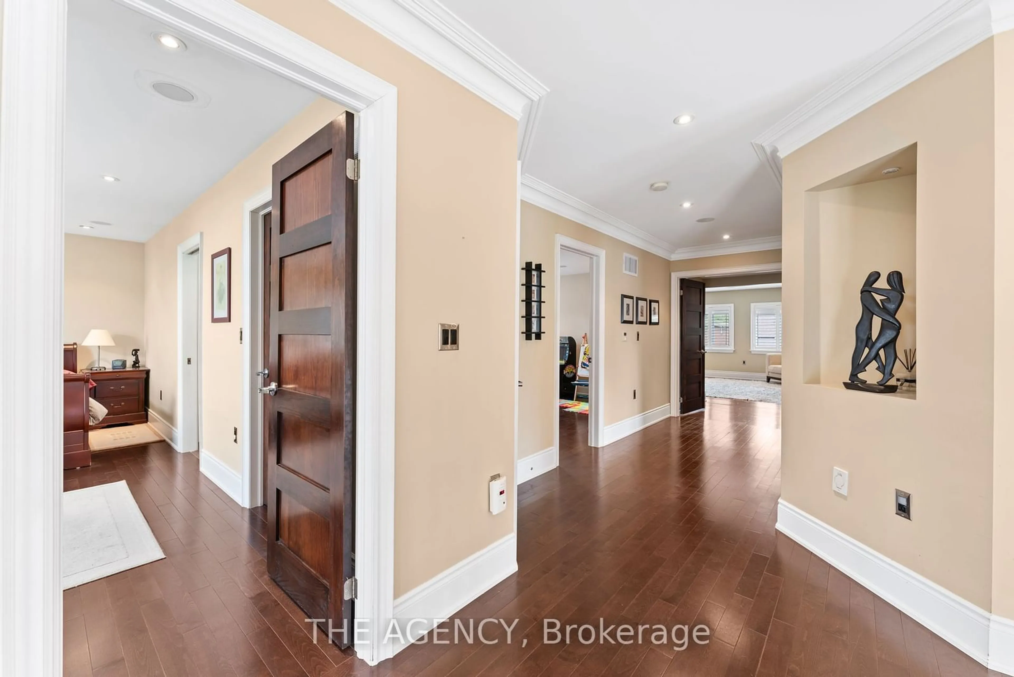 Indoor entryway for 7 Compton Cres, Toronto Ontario M3M 2C3