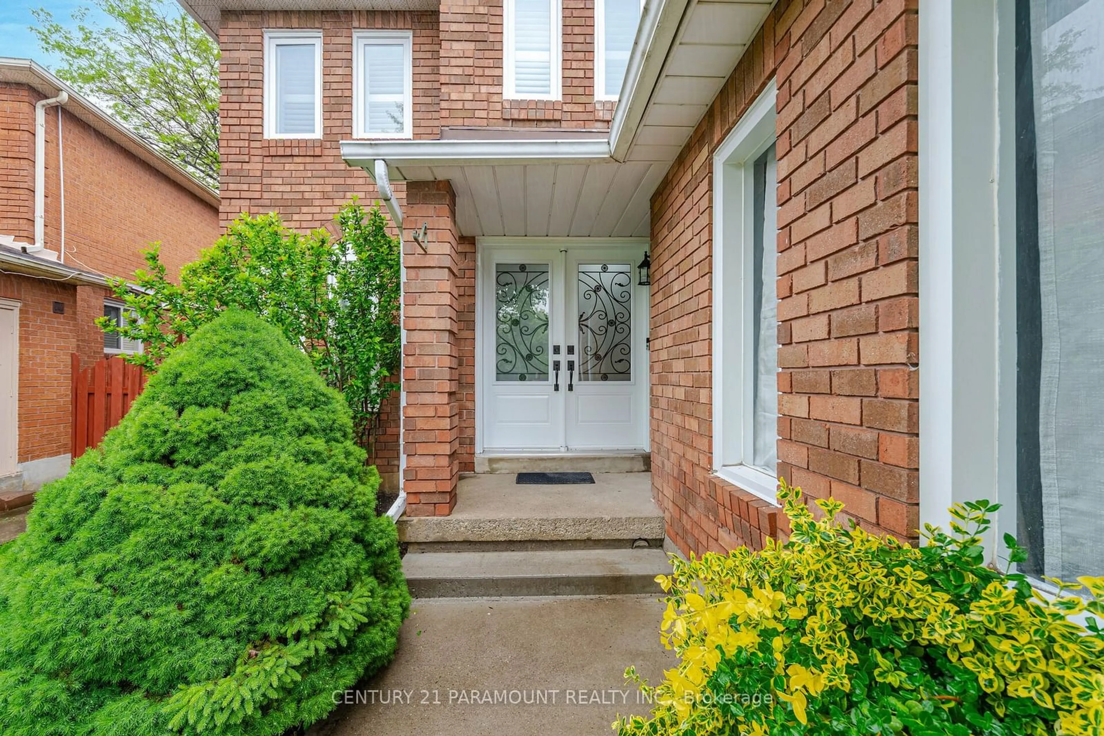 Indoor entryway for 52 Blackwell Pl, Brampton Ontario L6W 4L9