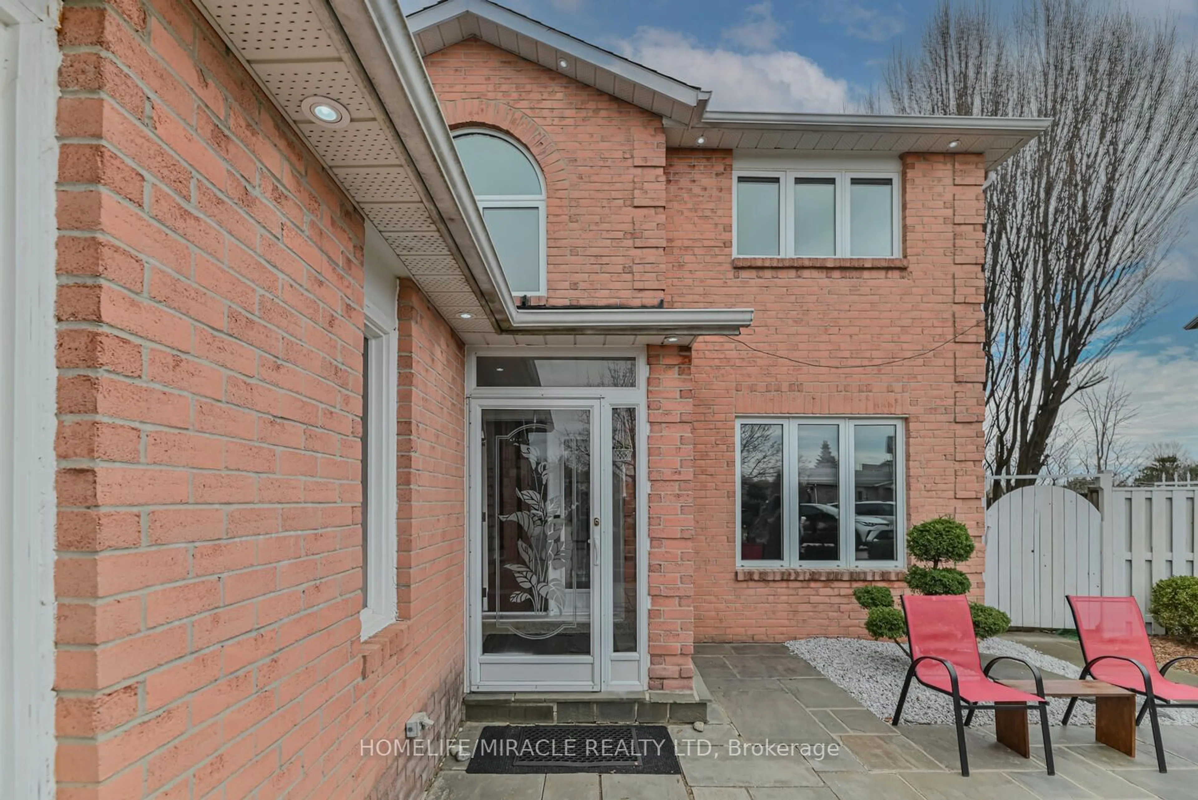 Home with brick exterior material for 32 Plover Pl, Brampton Ontario L6W 4C4