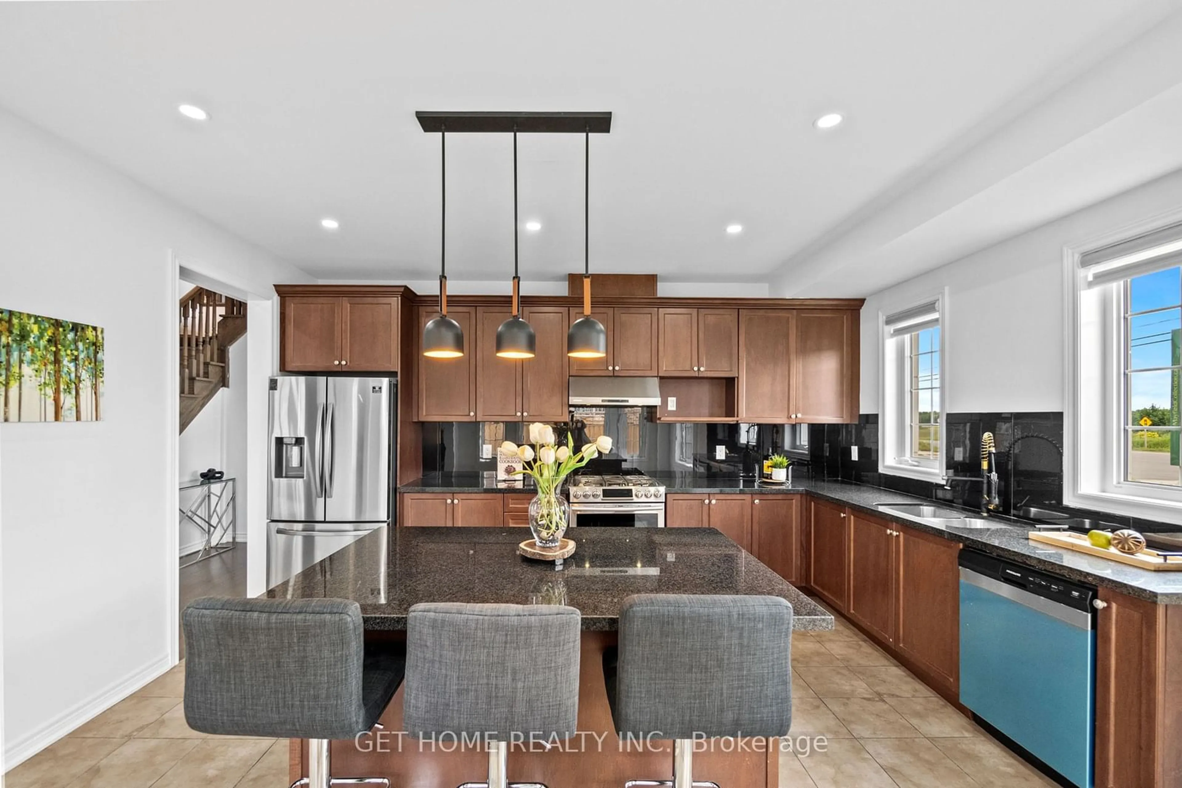 Contemporary kitchen for 2 Nightjar Dr, Brampton Ontario L7A 5A1