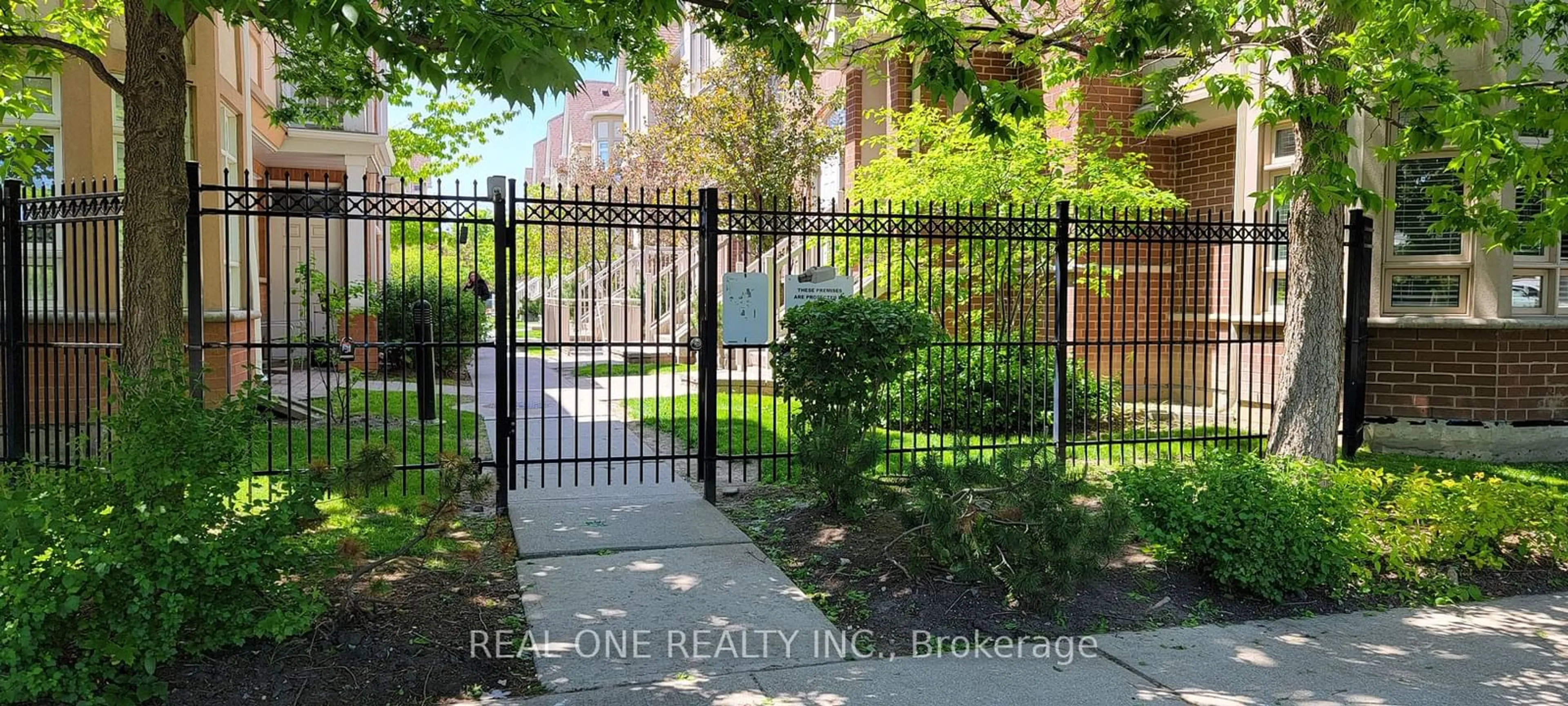 Fenced yard for 38 Gibson Ave #11, Toronto Ontario M9N 0A5