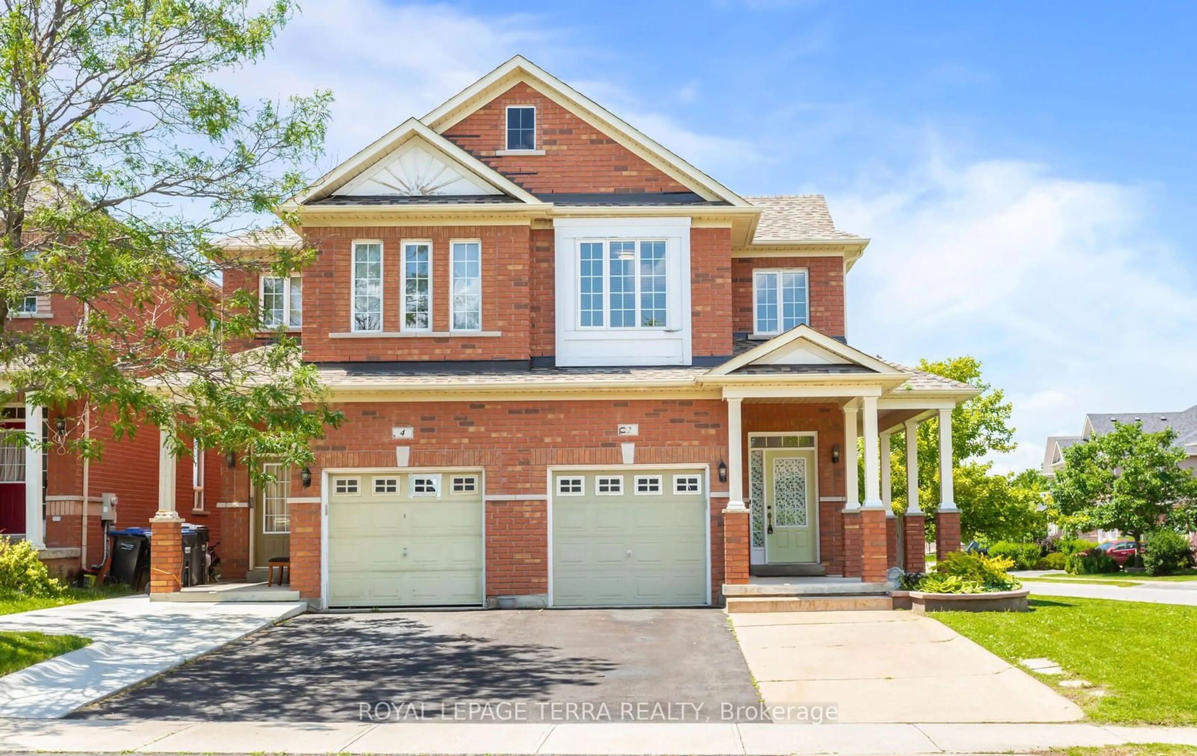 Home with brick exterior material for 2 Martree Cres, Brampton Ontario L6V 4R2