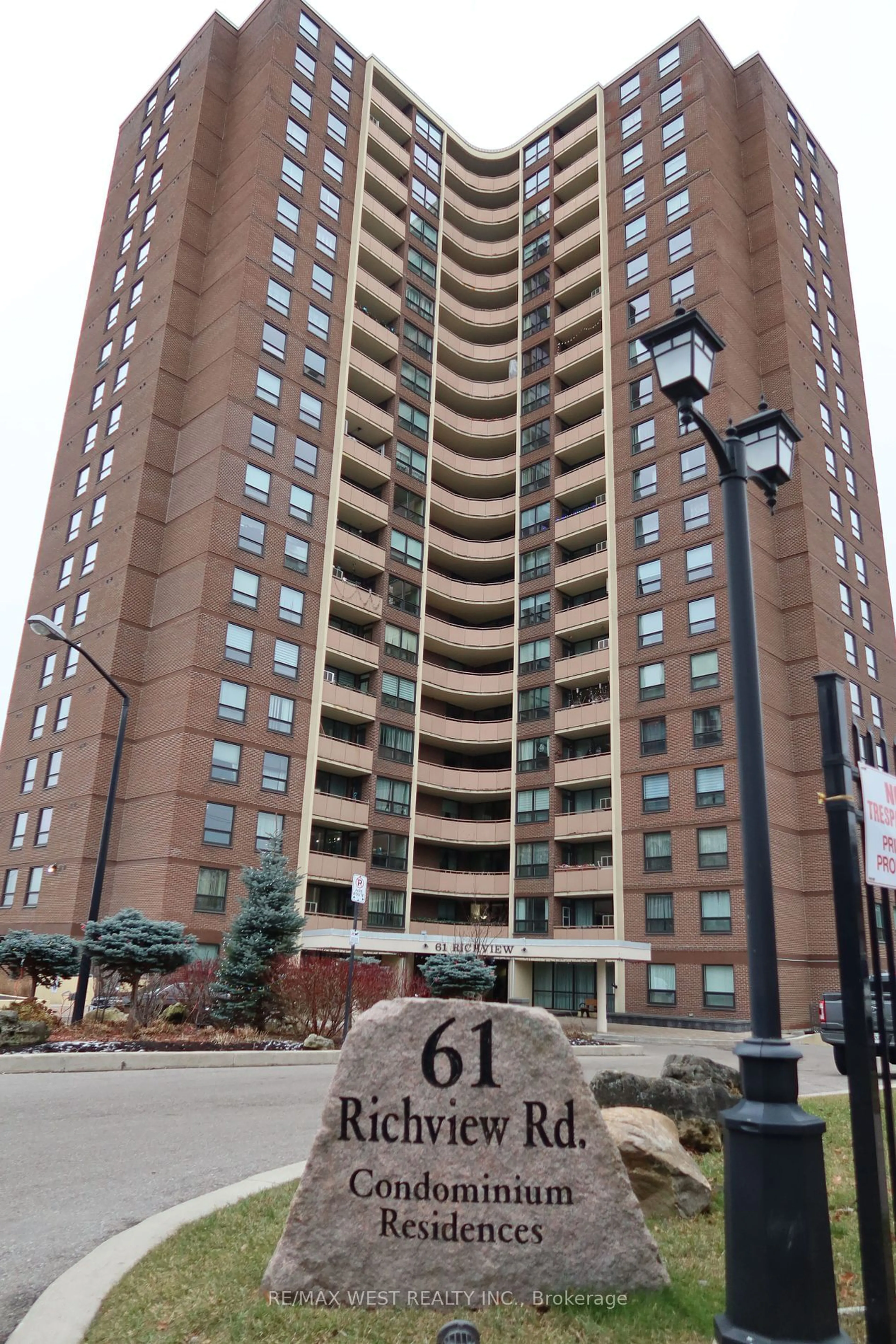 A pic from exterior of the house or condo for 61 Richview Rd #401, Toronto Ontario M9A 4M8