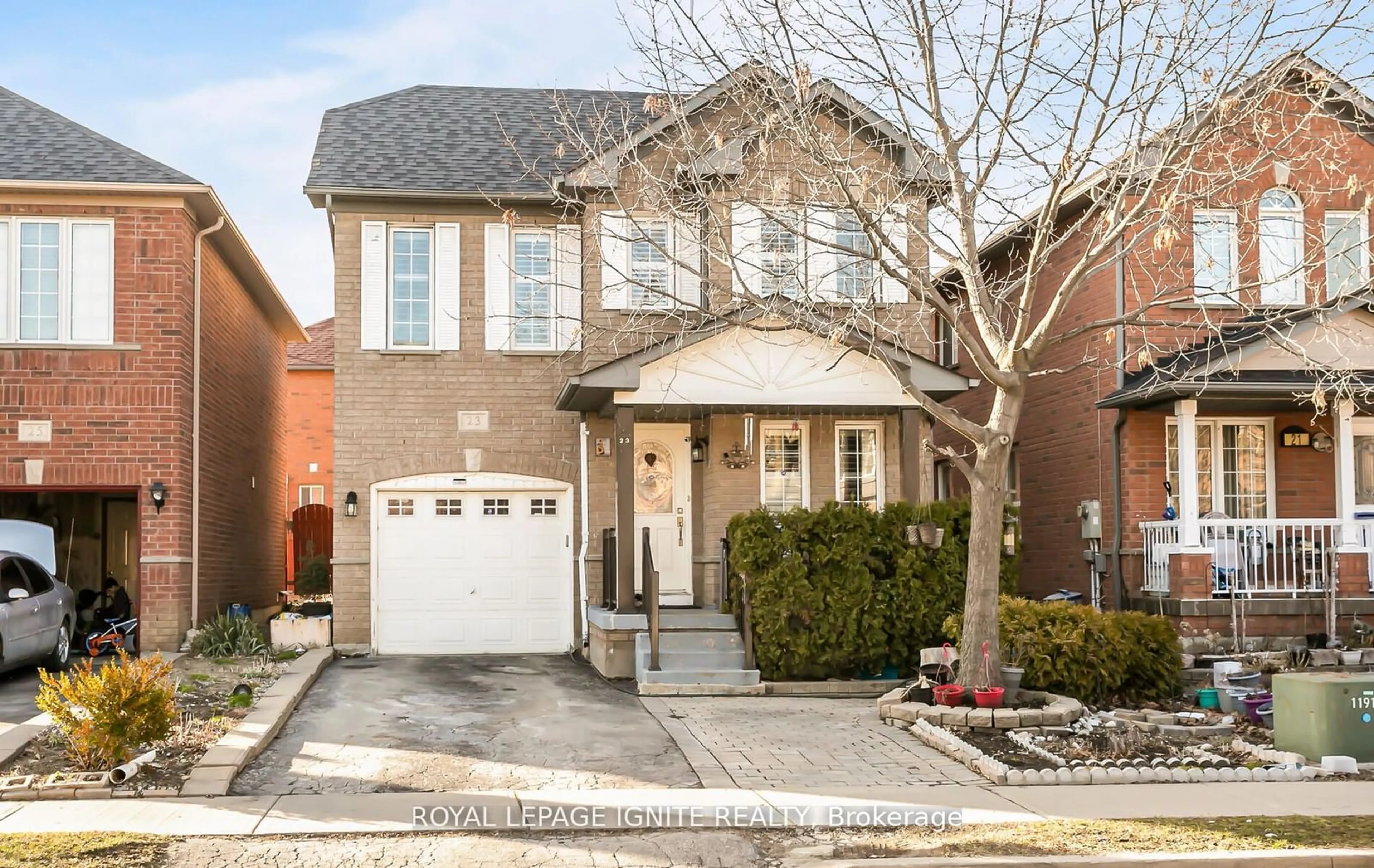 Home with brick exterior material for 23 Ridgefield Crt, Brampton Ontario L6P 1B4