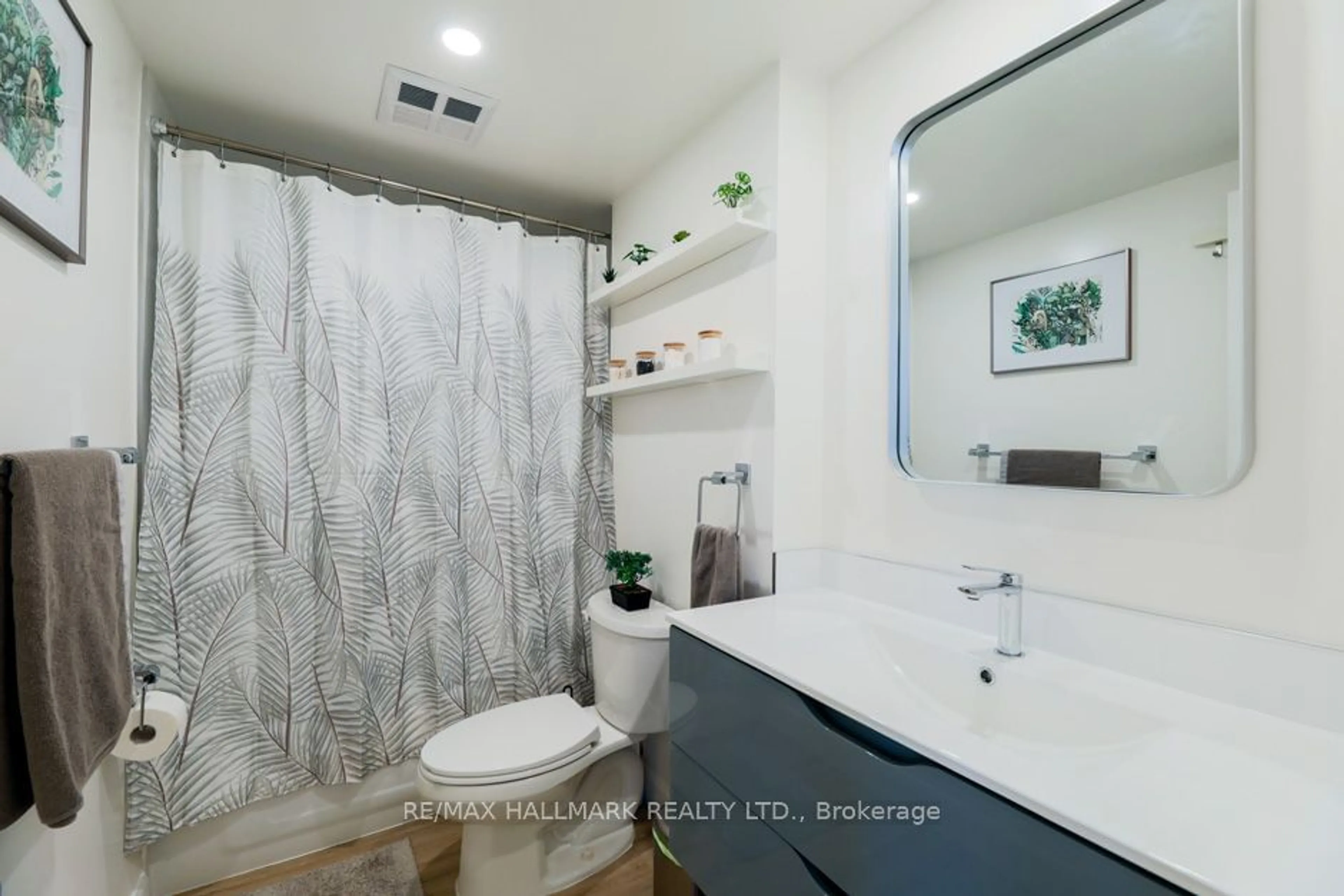 Bathroom for 2874 Keele St #405, Toronto Ontario M3M 3C4