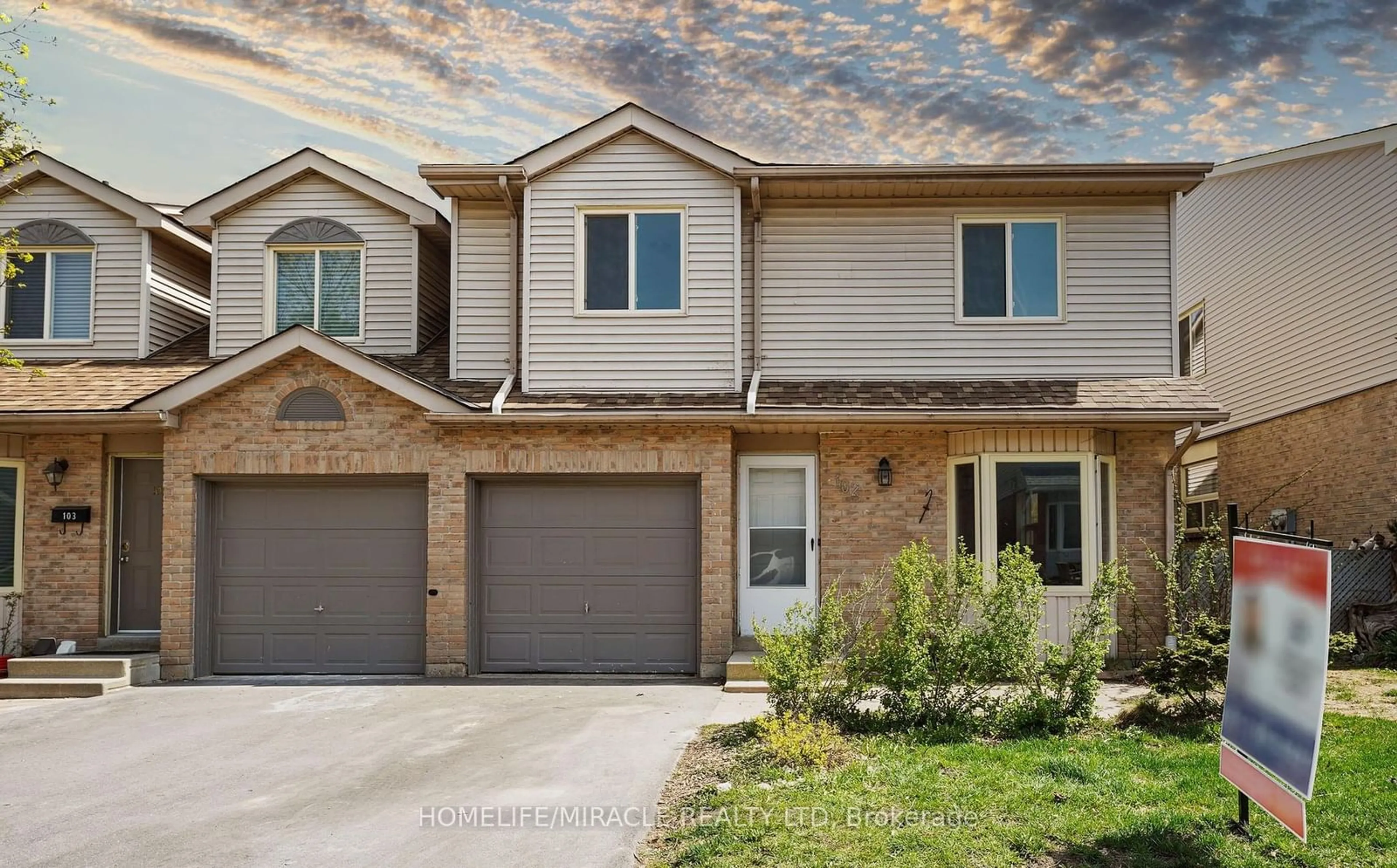 Frontside or backside of a home for 90 Lawrence Ave #102, Orangeville Ontario L9W 4J6