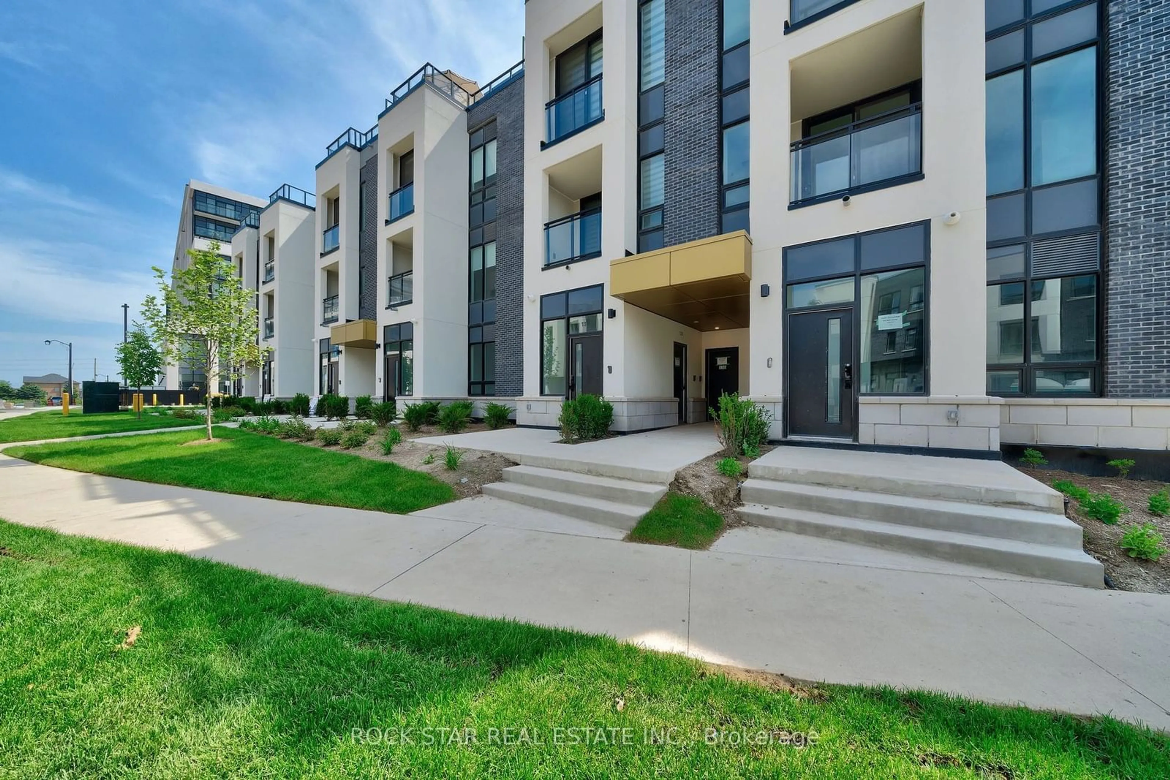 A pic from exterior of the house or condo for 3020 Trailside Dr #134, Oakville Ontario L6M 4M2