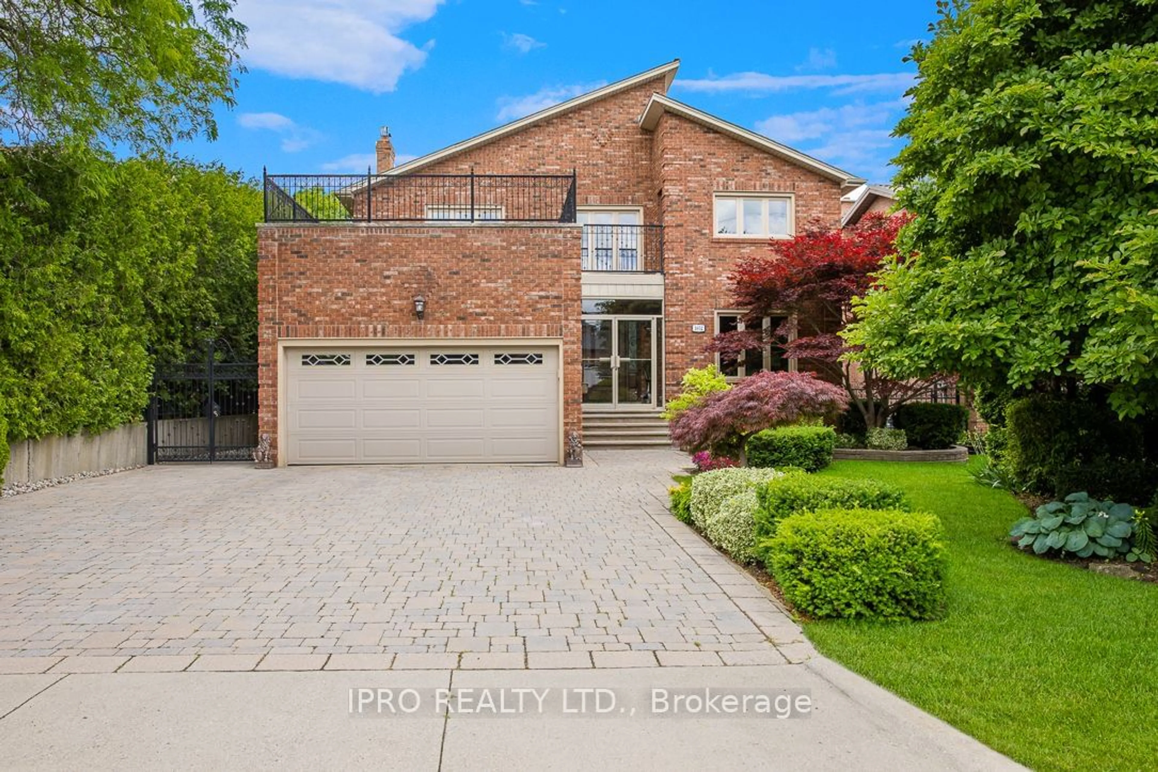 Home with brick exterior material for 1652 Carolyn Rd, Mississauga Ontario L5M 2E1